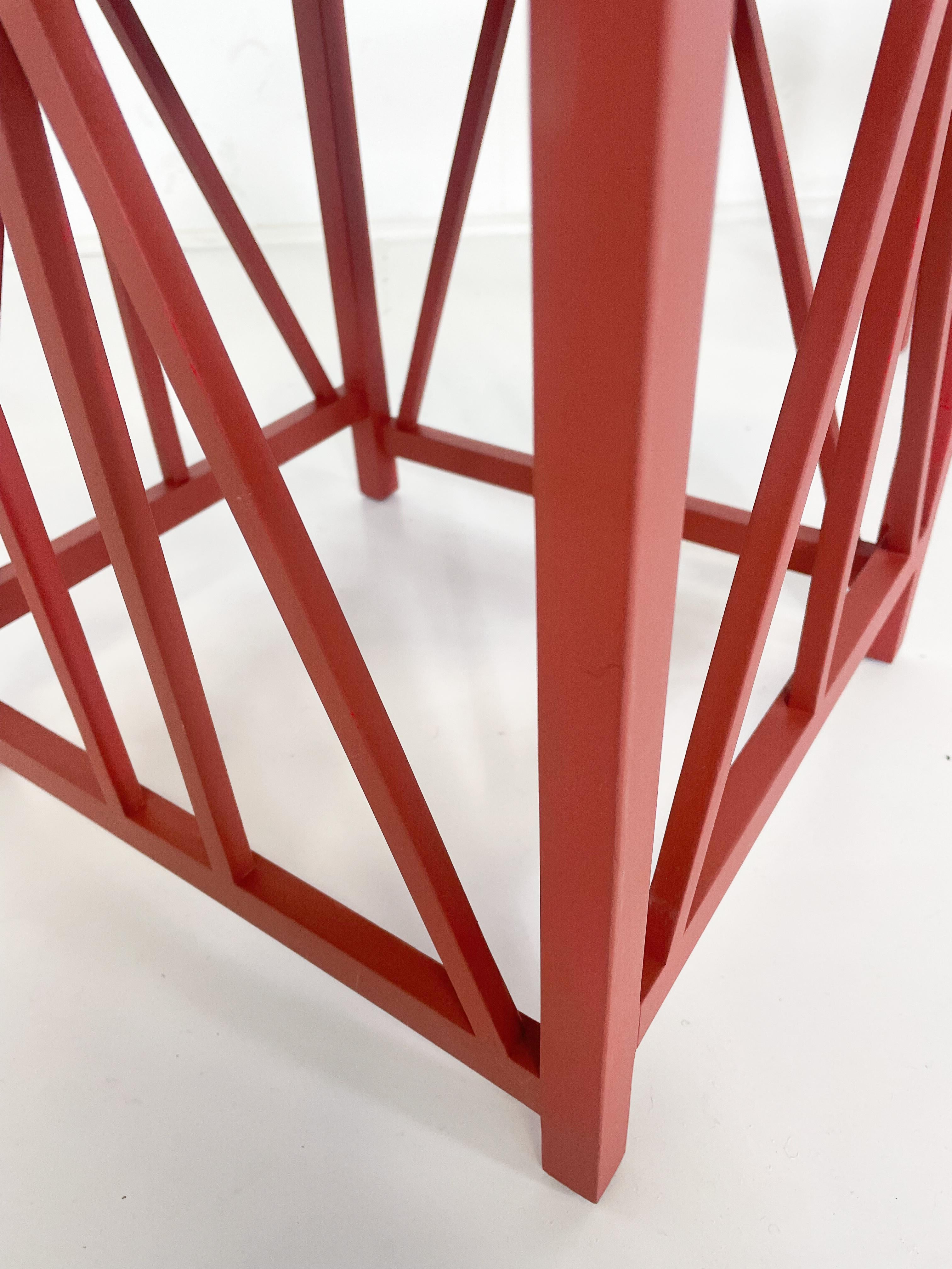 Belgischer Hocker Modell „Toutankhamon“, rot, 2 Stück verfügbar im Angebot 1