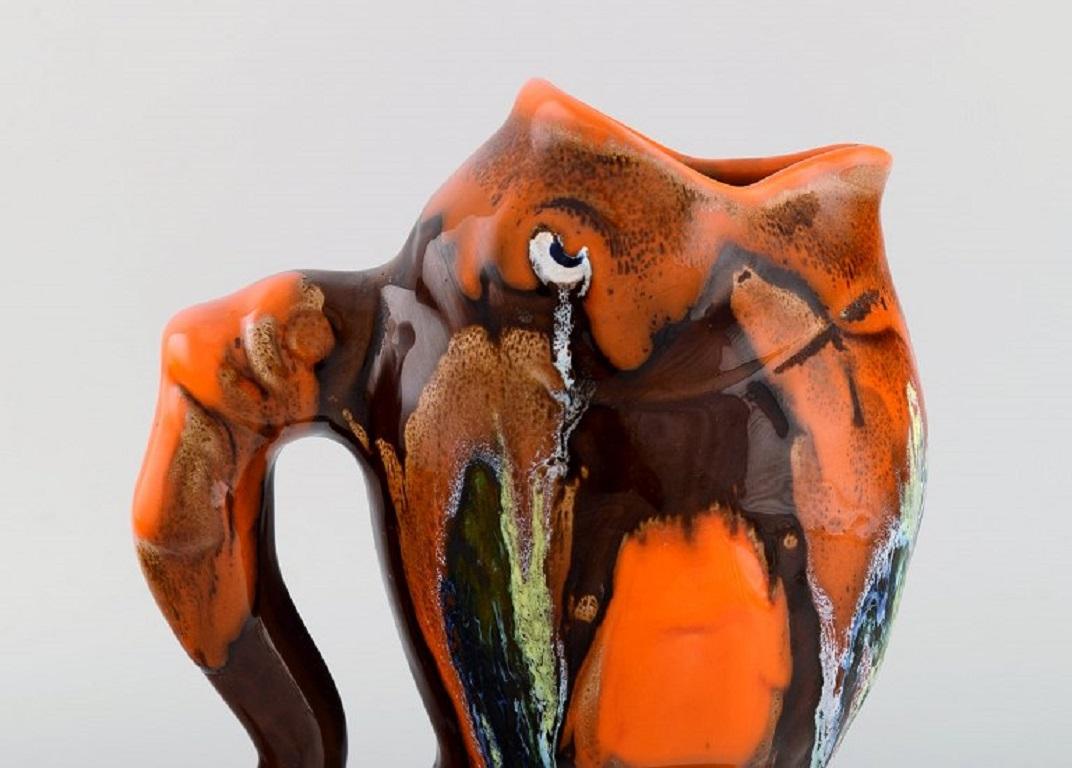 Belge Pichet rétro en céramique émaillée en forme de poisson, par un céramiste belge de studio en vente