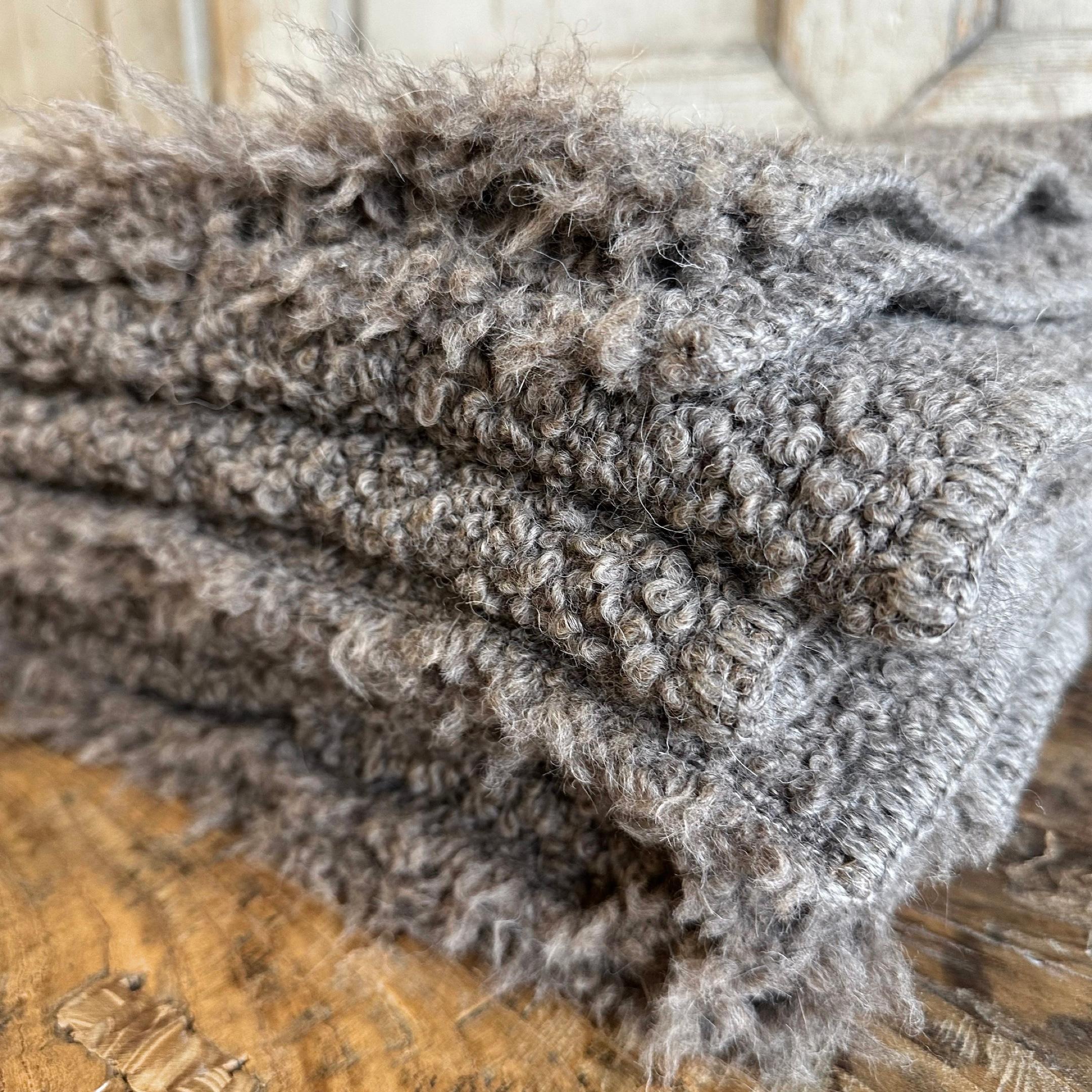 Belgische Woll-Baumwoll-Bouclé-Decke (Wolle) im Angebot
