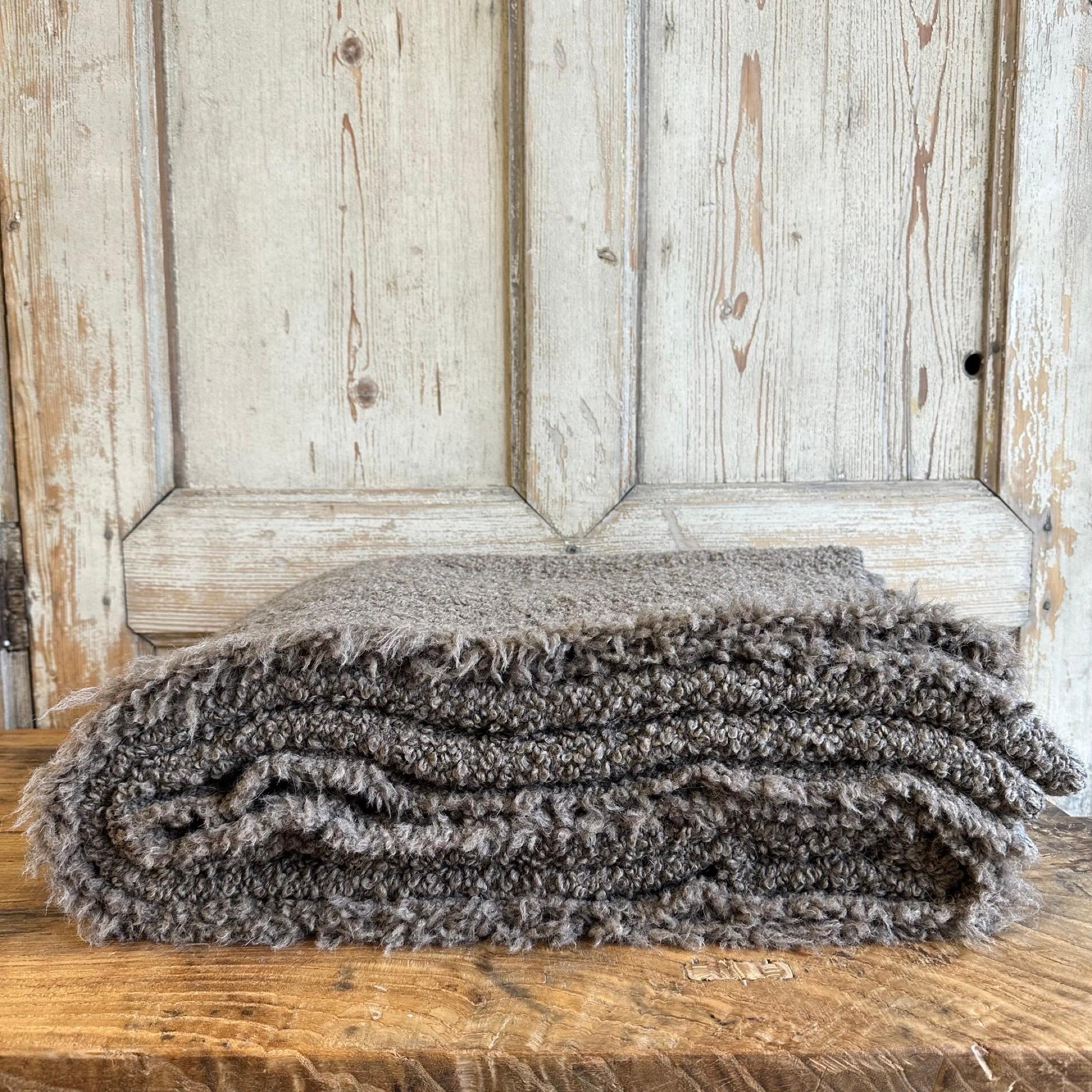 Belgian Wool Cotton Boucle Blanket For Sale 5