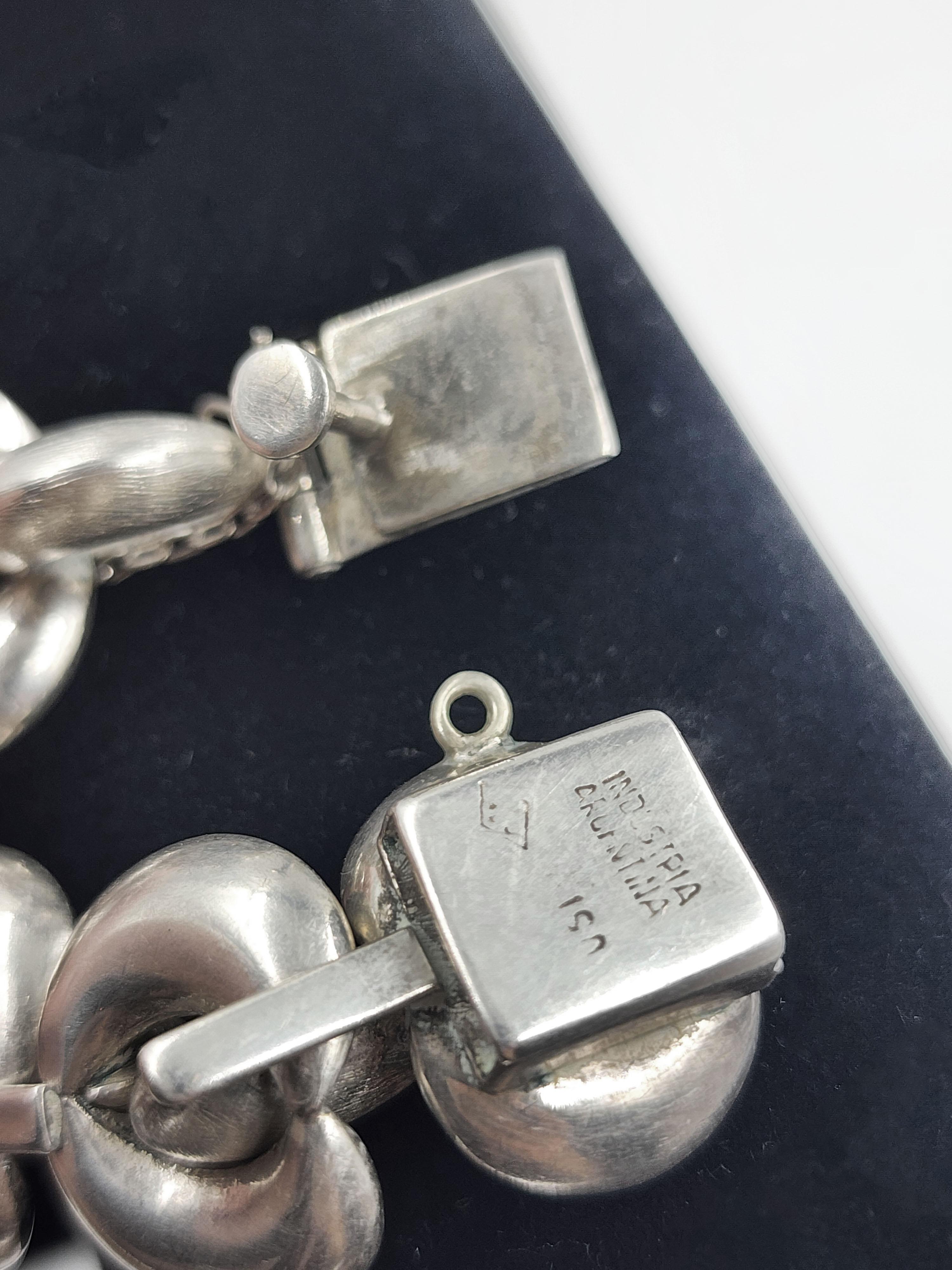 Belgiorno style sterling silver bracelet
Beautiful Belgiorno style silver bracelet, representing a vintage model, characteristic of the brand. The detail of the union in each link gives it a touch because it has a different finish than the