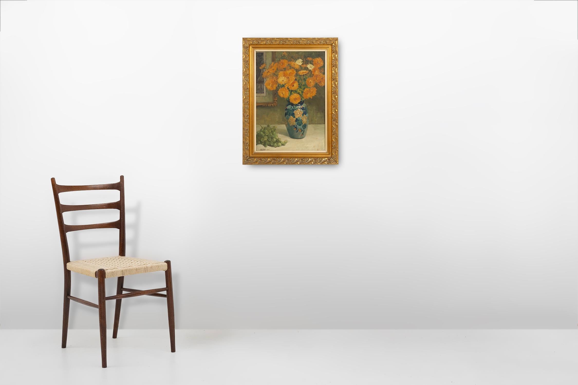 Belgio / 1940 / Pittura / tela, legno / Rococò / Barocco 

Un dipinto a olio del Belgio firmato Jos Pas, 1944, raffigurante un vaso con fiori d'arancio, uva e un dipinto sullo sfondo. Il dipinto è dotato di un'imponente cornice rococò in legno