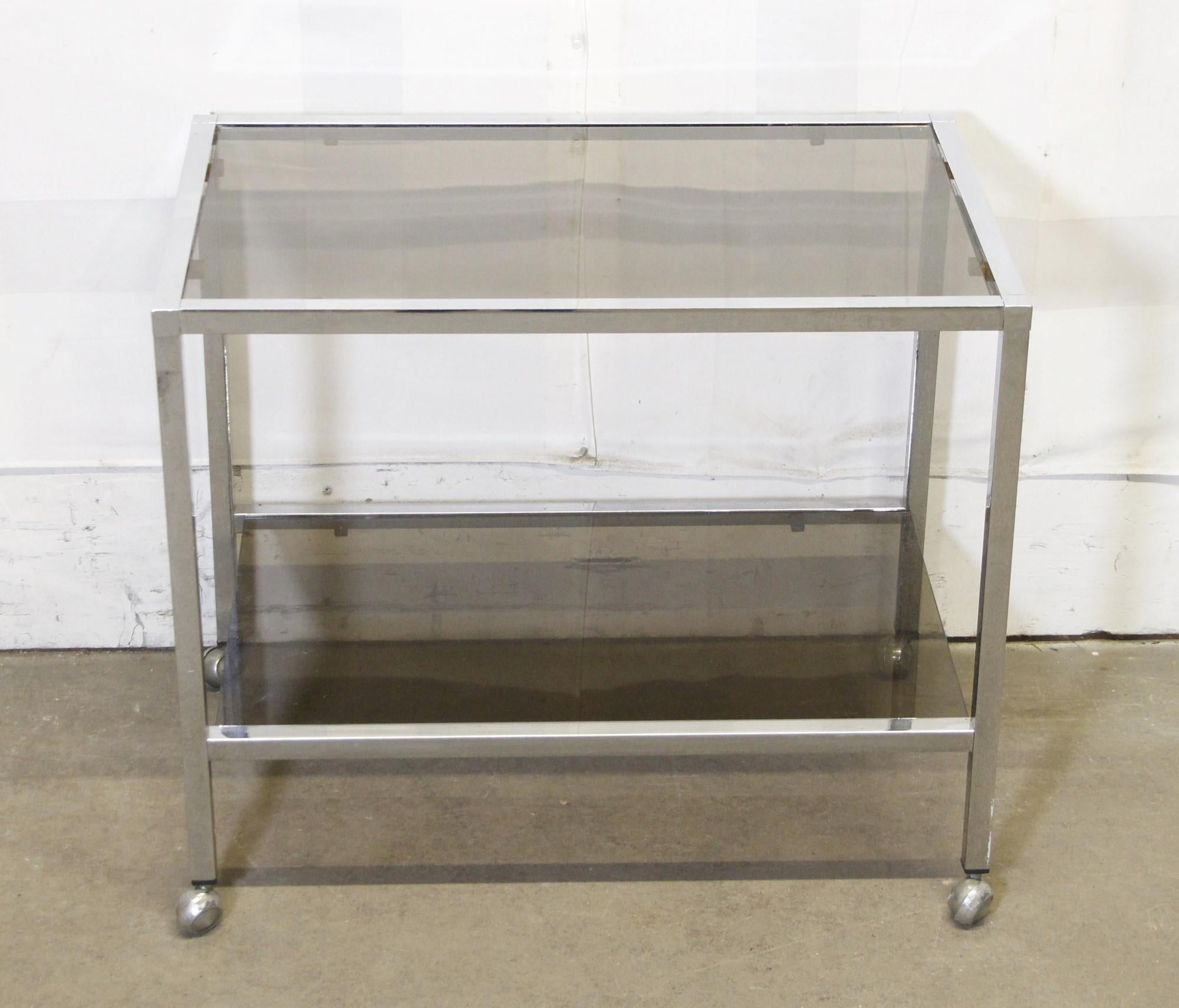 Belgo Chrome Mid-Century Modern Steel Bar Cart w/ Smoked Glass Shelves (Moderne der Mitte des Jahrhunderts)