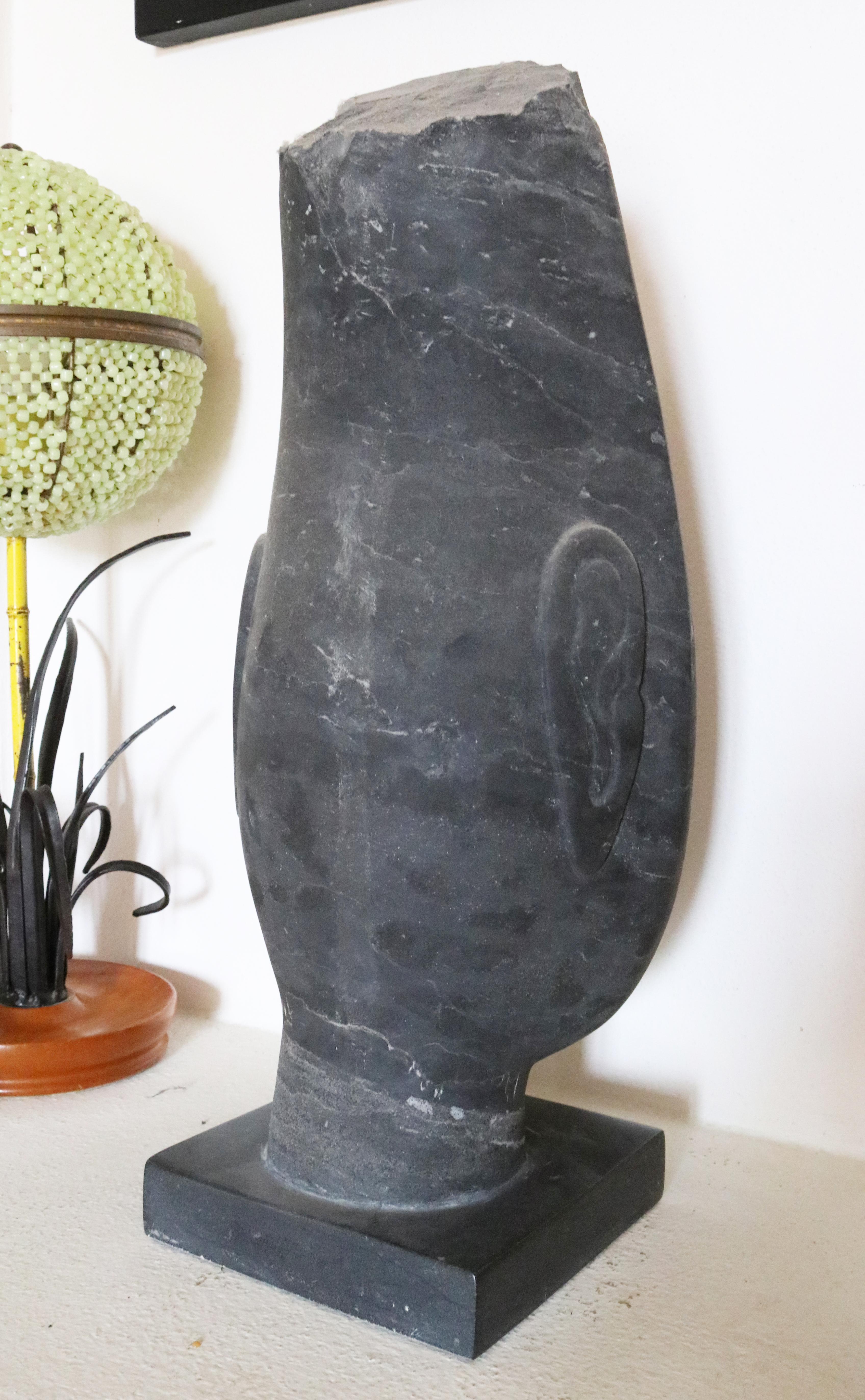 Buste figuratif abstrait moderne en marbre noir avec base carrée, Belgique en vente 1