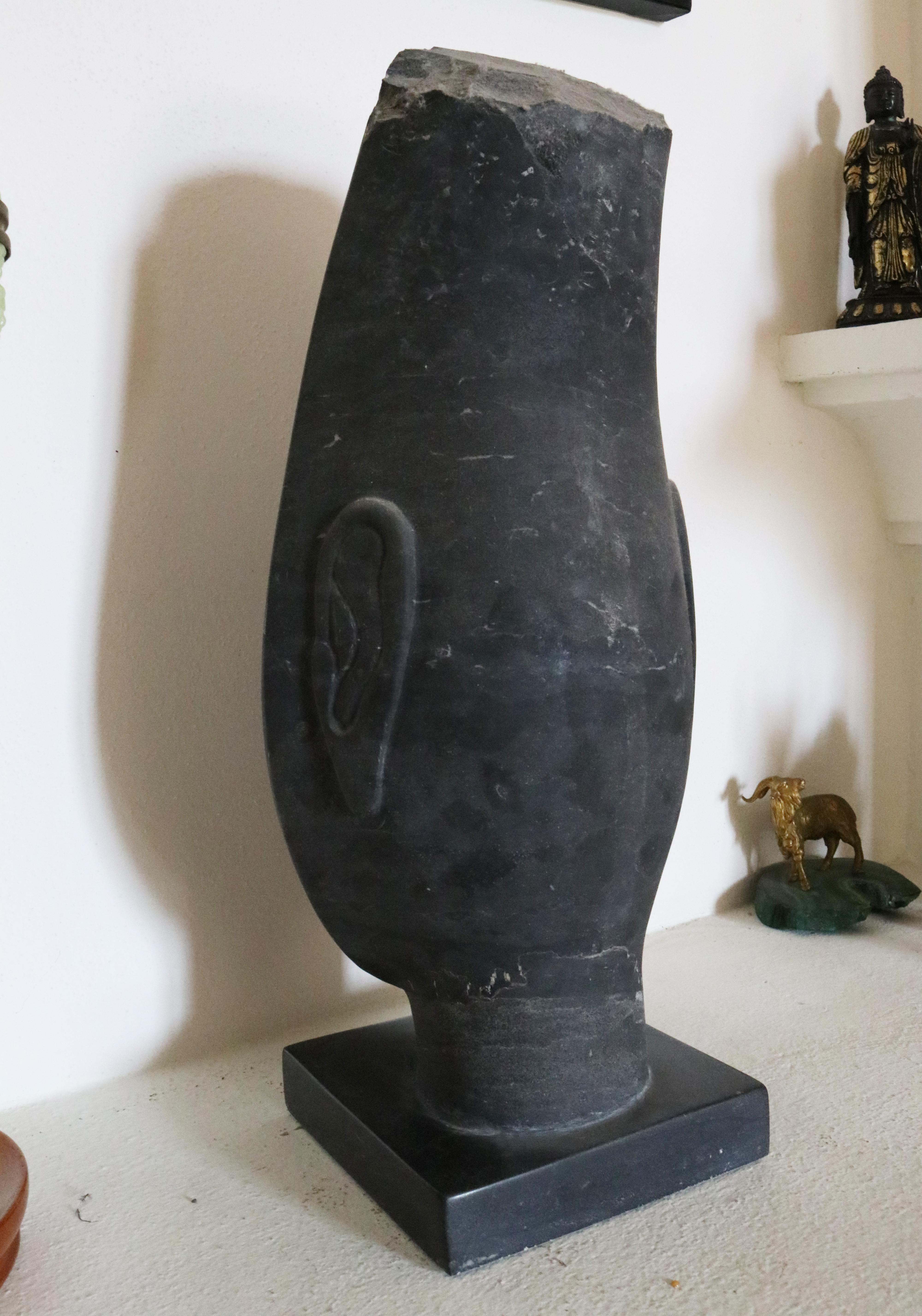 Buste figuratif abstrait moderne en marbre noir avec base carrée, Belgique en vente 2