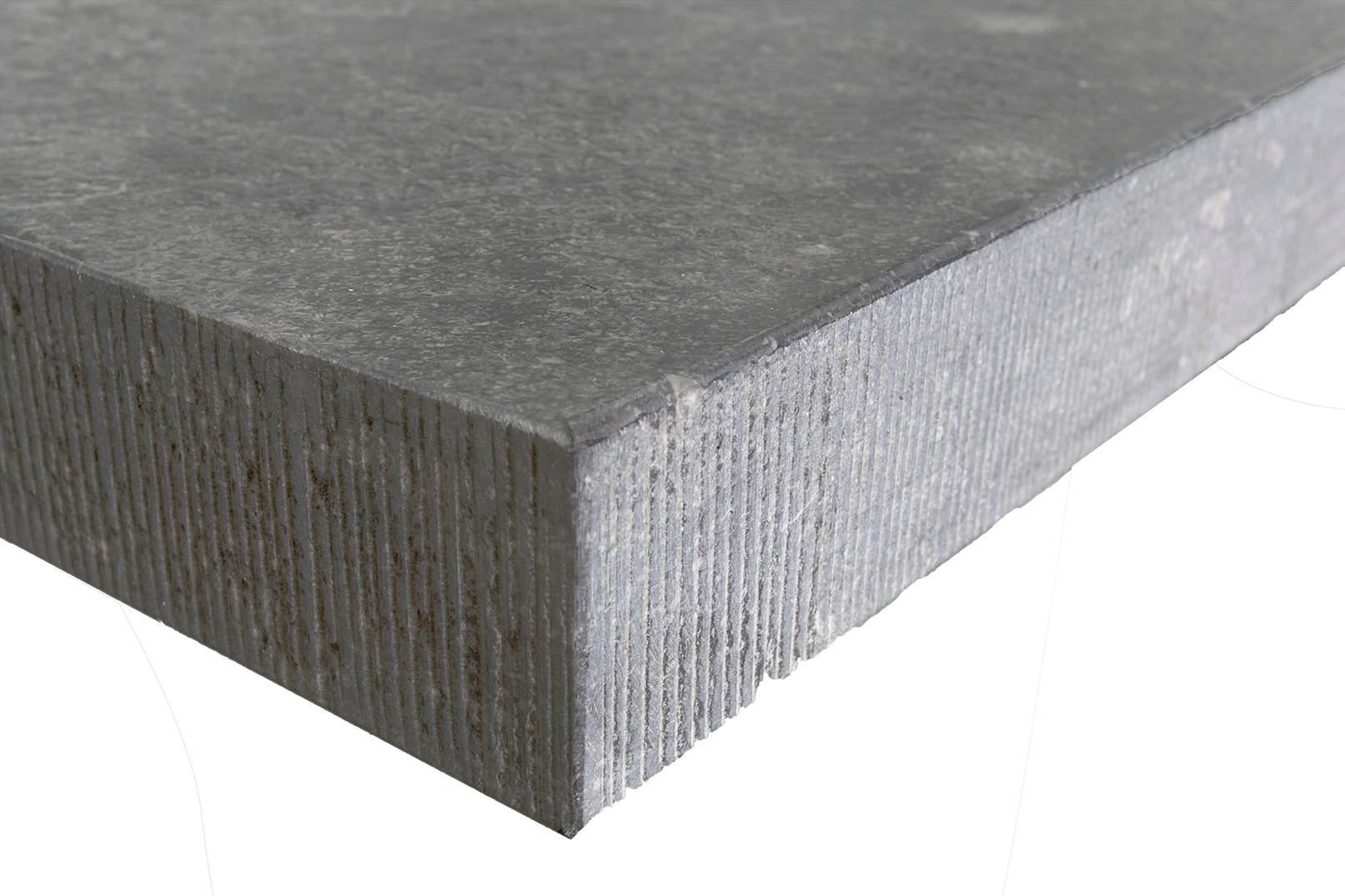 Mesa de Comedor con Tablero de Piedra Azul Bélgica y Canto Veteado y Base Troncocónica de Roble siglo XX