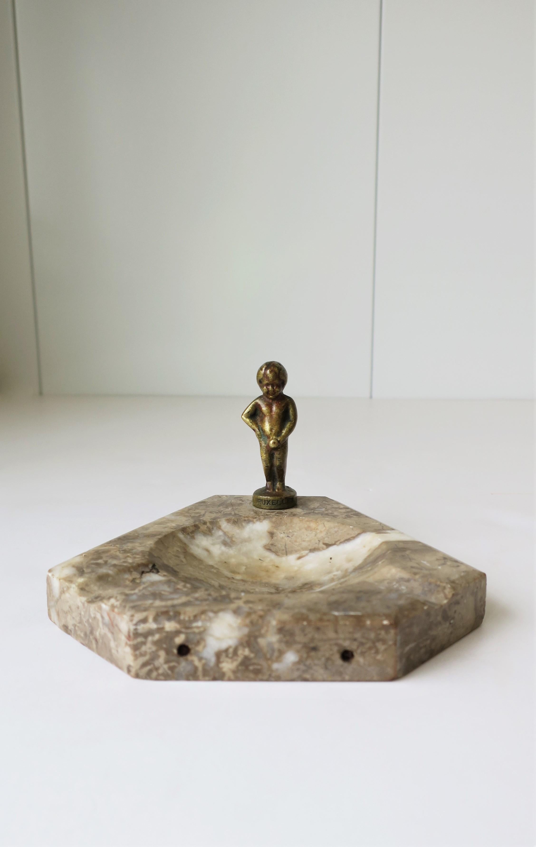 A Belgium brass and marble 'Manneken Pis' sculpture ashtray or desk vessel. This vintage piece is a reproduction depicting a naked little boy urinating into a fountain's basin. It was designed by Hiëronymus Duquesnoy the Elder and put in place in