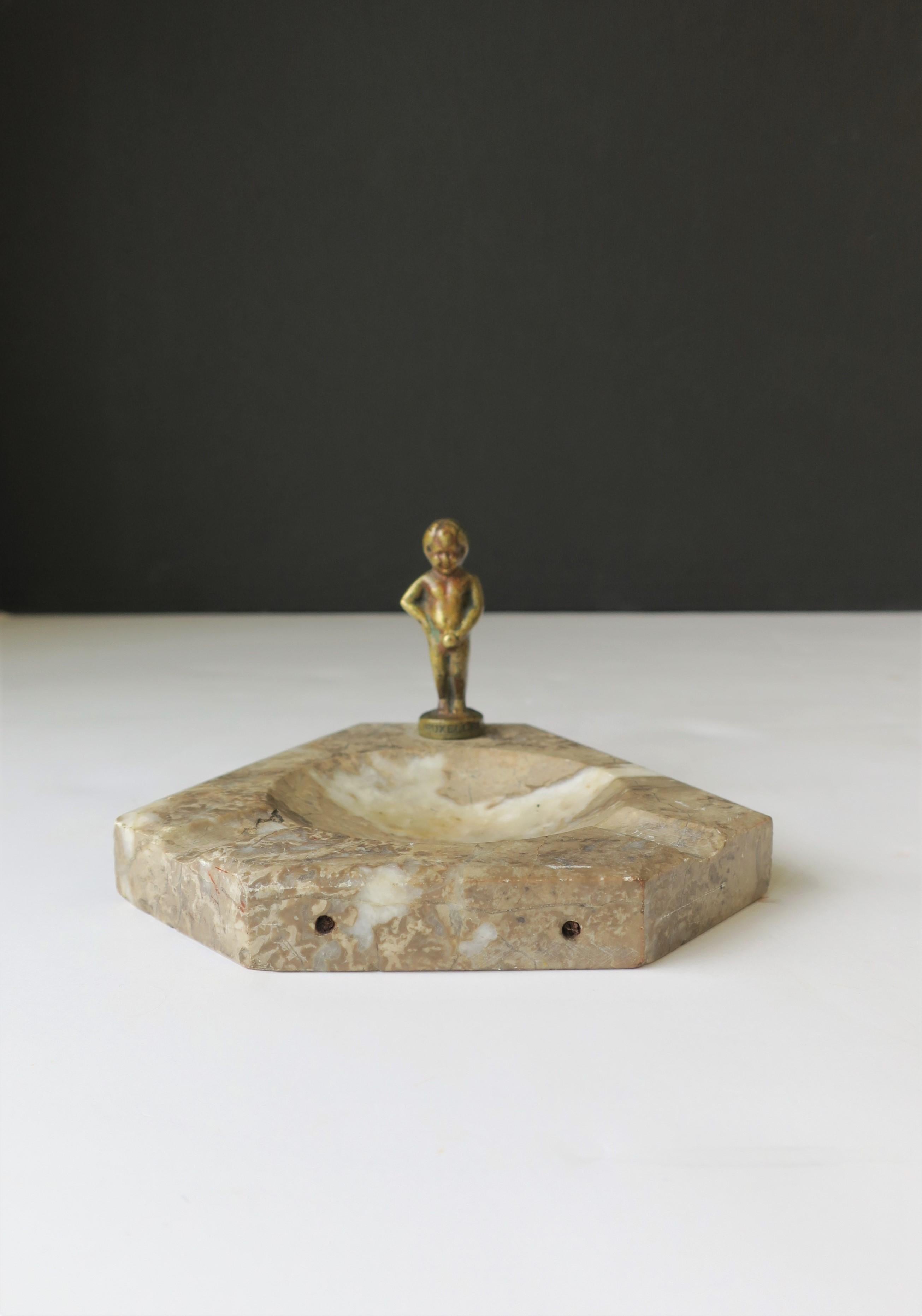 Belgium Brass and Marble Sculpture Ashtray or Desk Vessel (Belgisch)