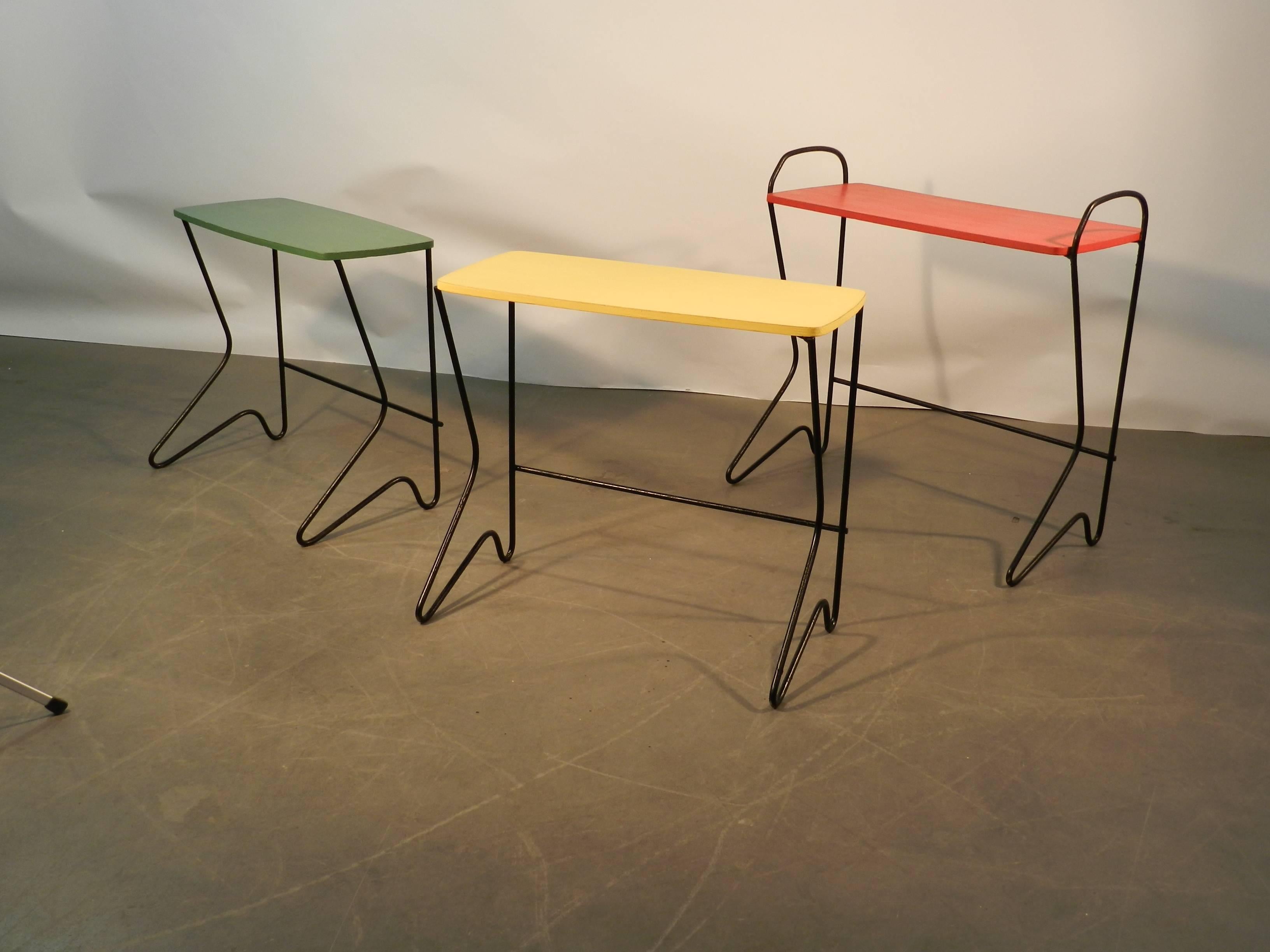 Belgium Design, Set of Three Nesting Tables Metal and Lacquered Wood, circa 1950 In Good Condition For Sale In Saint-Ouen, FR