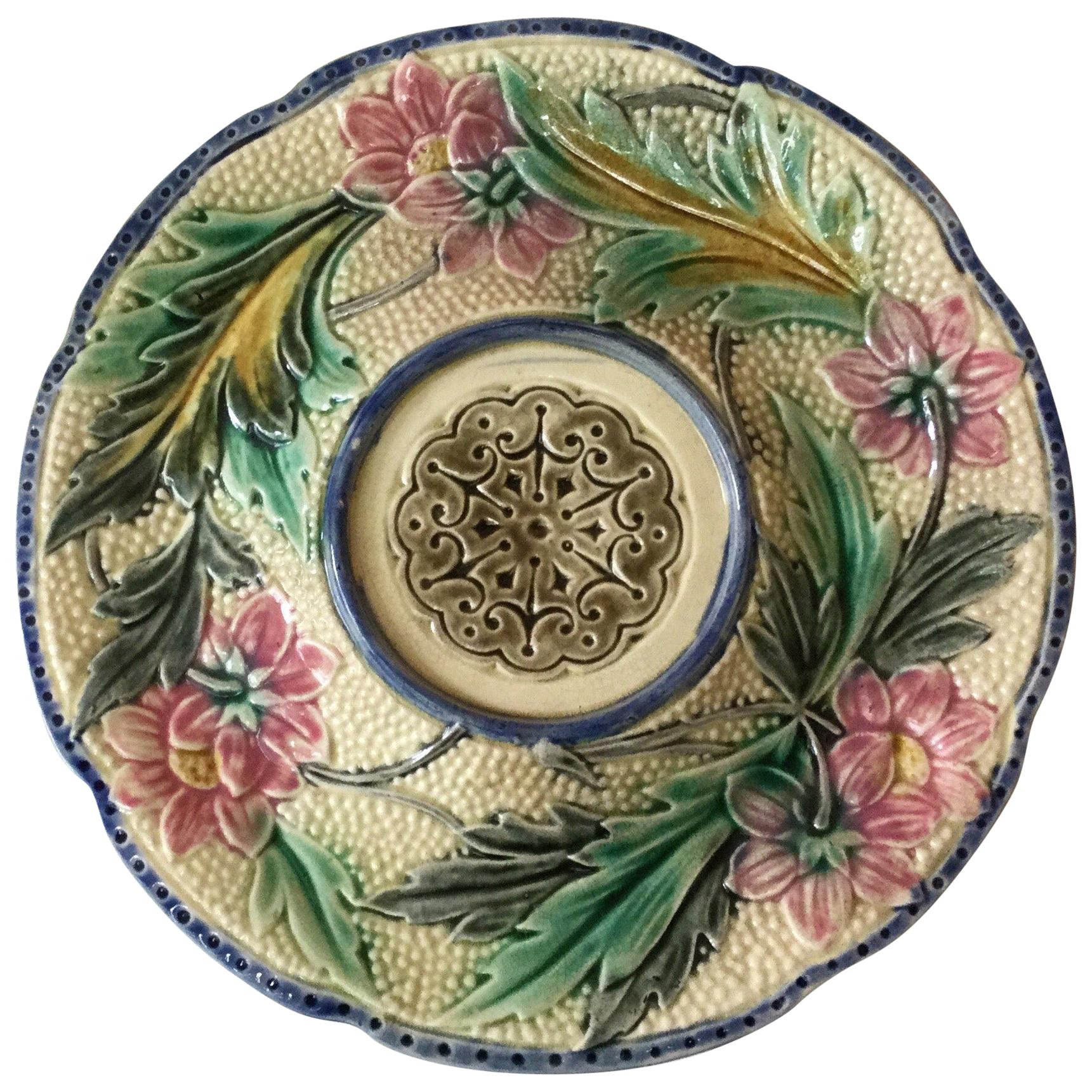 Soporte para tartas de mayólica belga, hacia 1890