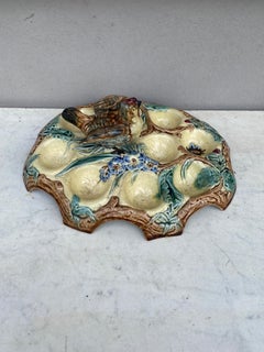 Assiette à œufs en majolique belge avec oiseau, vers 1880