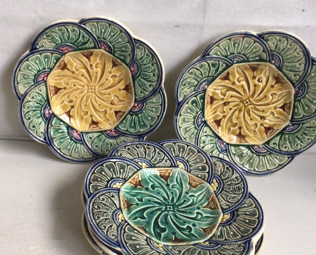 Belgium Majolica flowers plate Wasmuel, circa 1880.
Geometrical pattern.
  