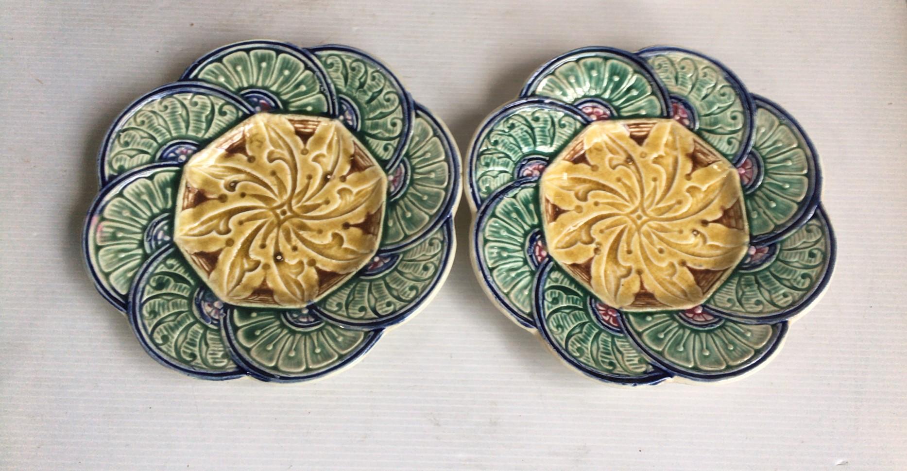 Rustic Belgium Majolica Flowers Plate Wasmuel, circa 1880