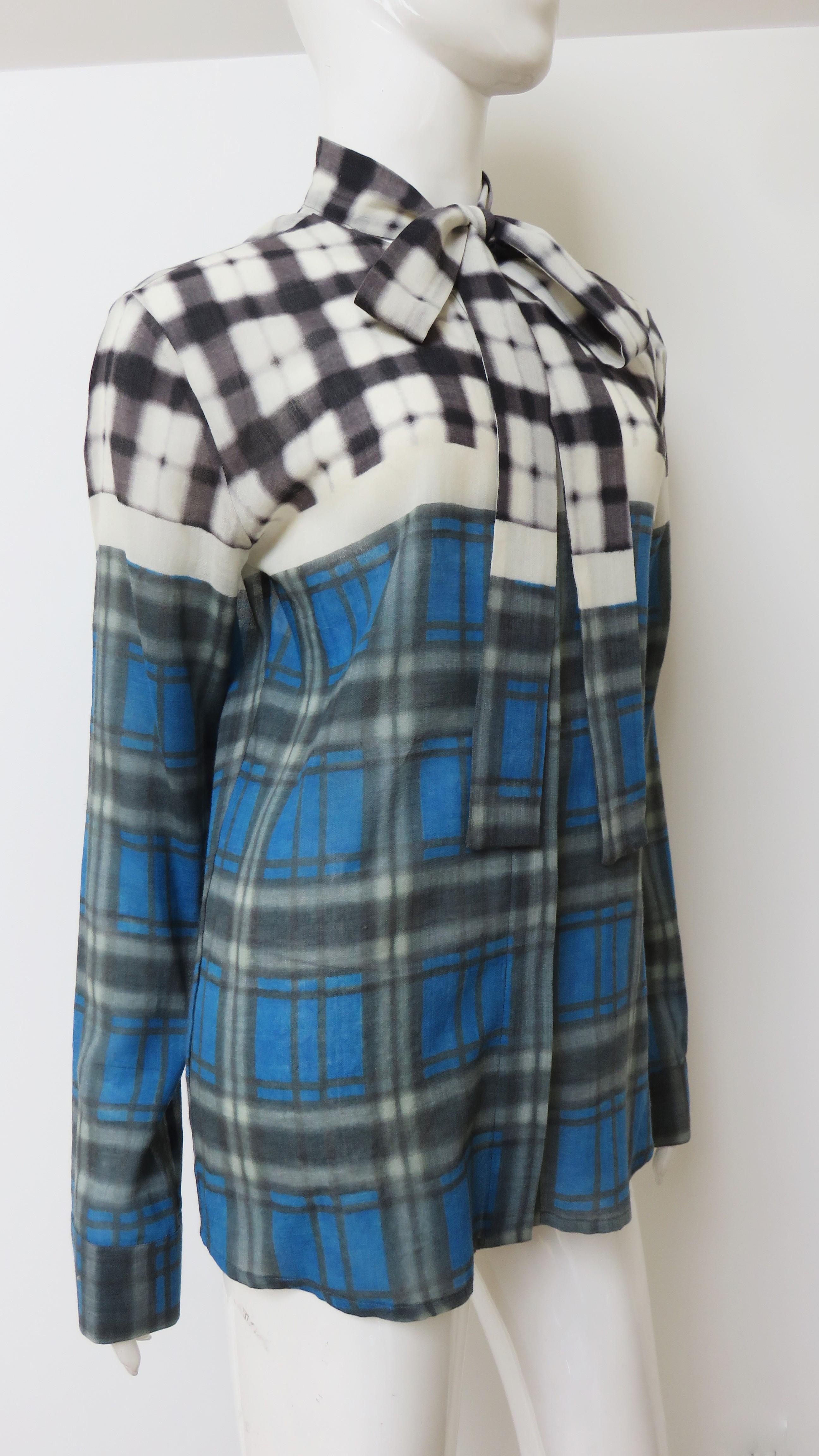 Mary Katrantzou - Camicia con cravatta a paillettes miste in vendita 2