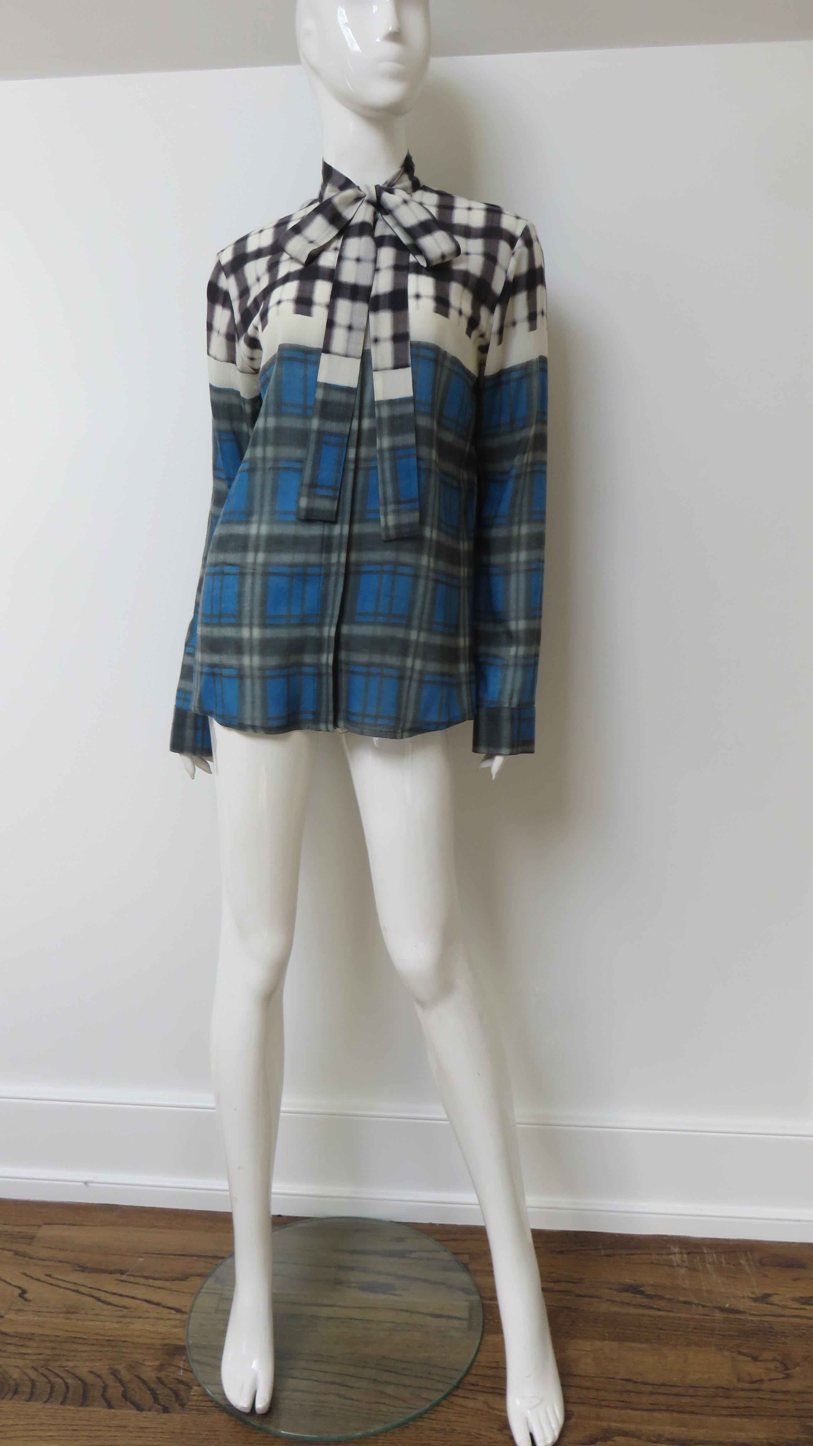 Mary Katrantzou - Camicia con cravatta a paillettes miste in vendita 4