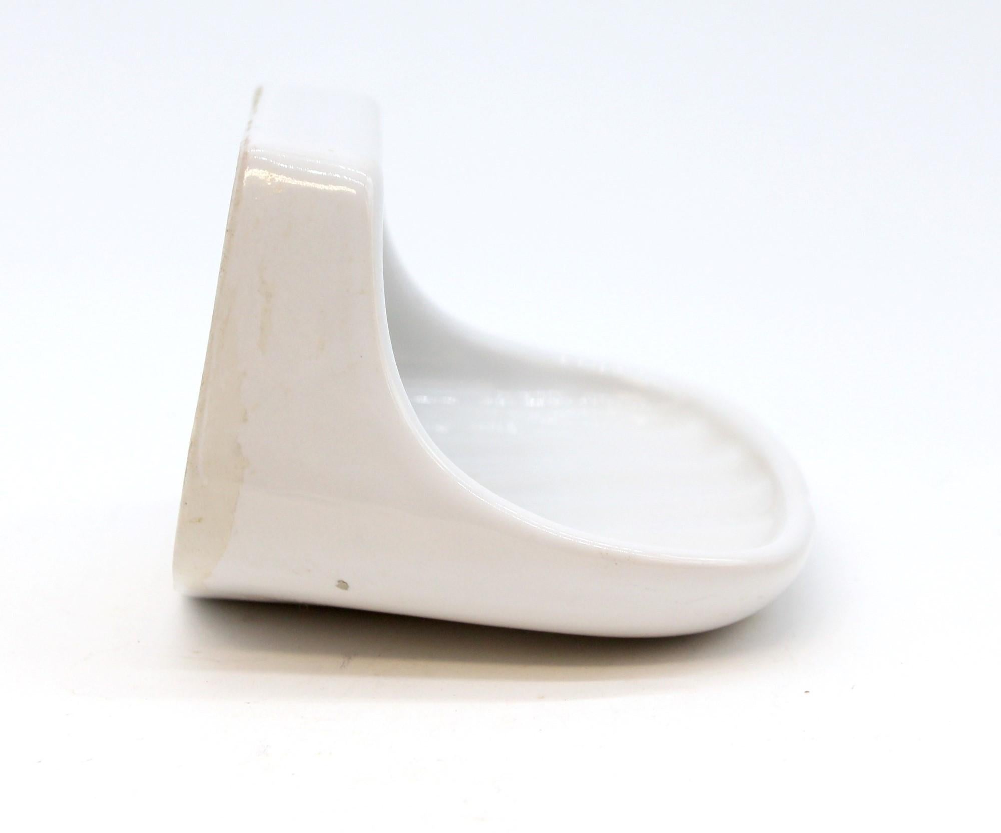 Belgium White Ceramic Surface Mount Soap Dish In Good Condition For Sale In New York, NY