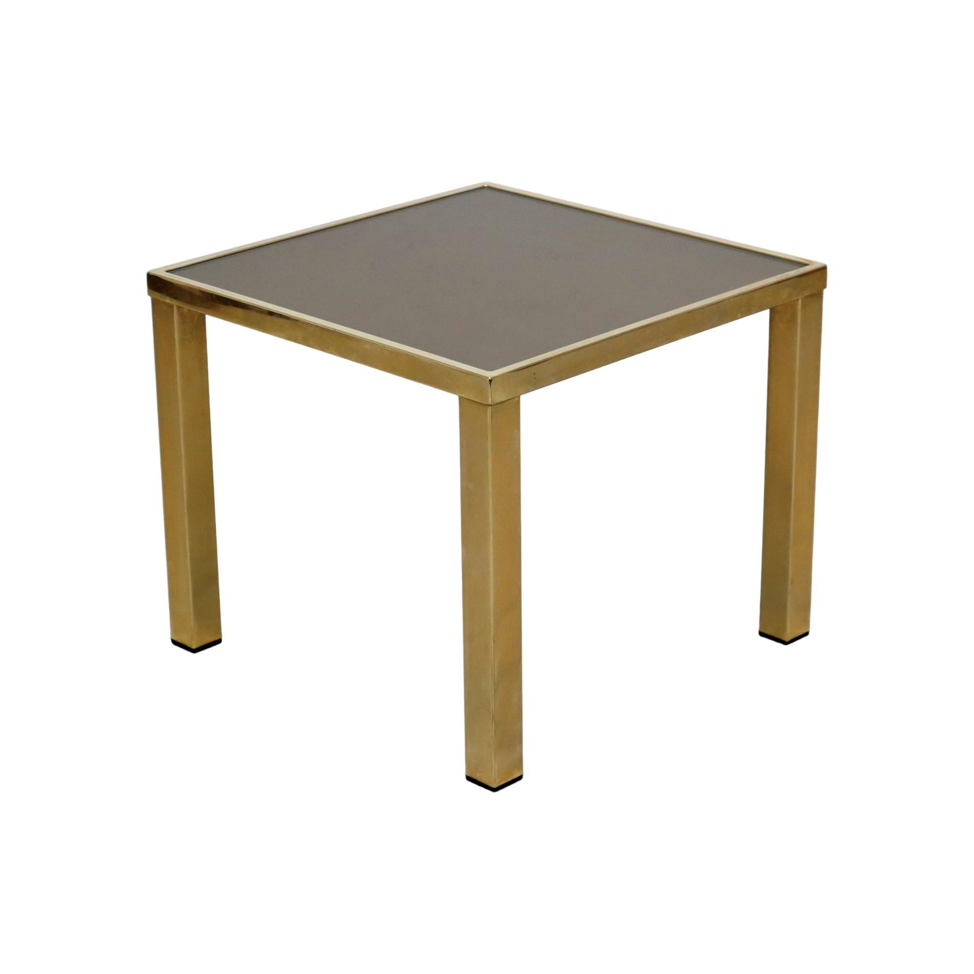 Luxueuse petite table d'appoint, table à plantes, base en chrome plaqué or 23 carats, plateau en verre fumé, par Belgochrom pour Dewulf Selection, design belge des années 70.

En bon état vintage, des signes d'utilisation et d'âge cohérents avec