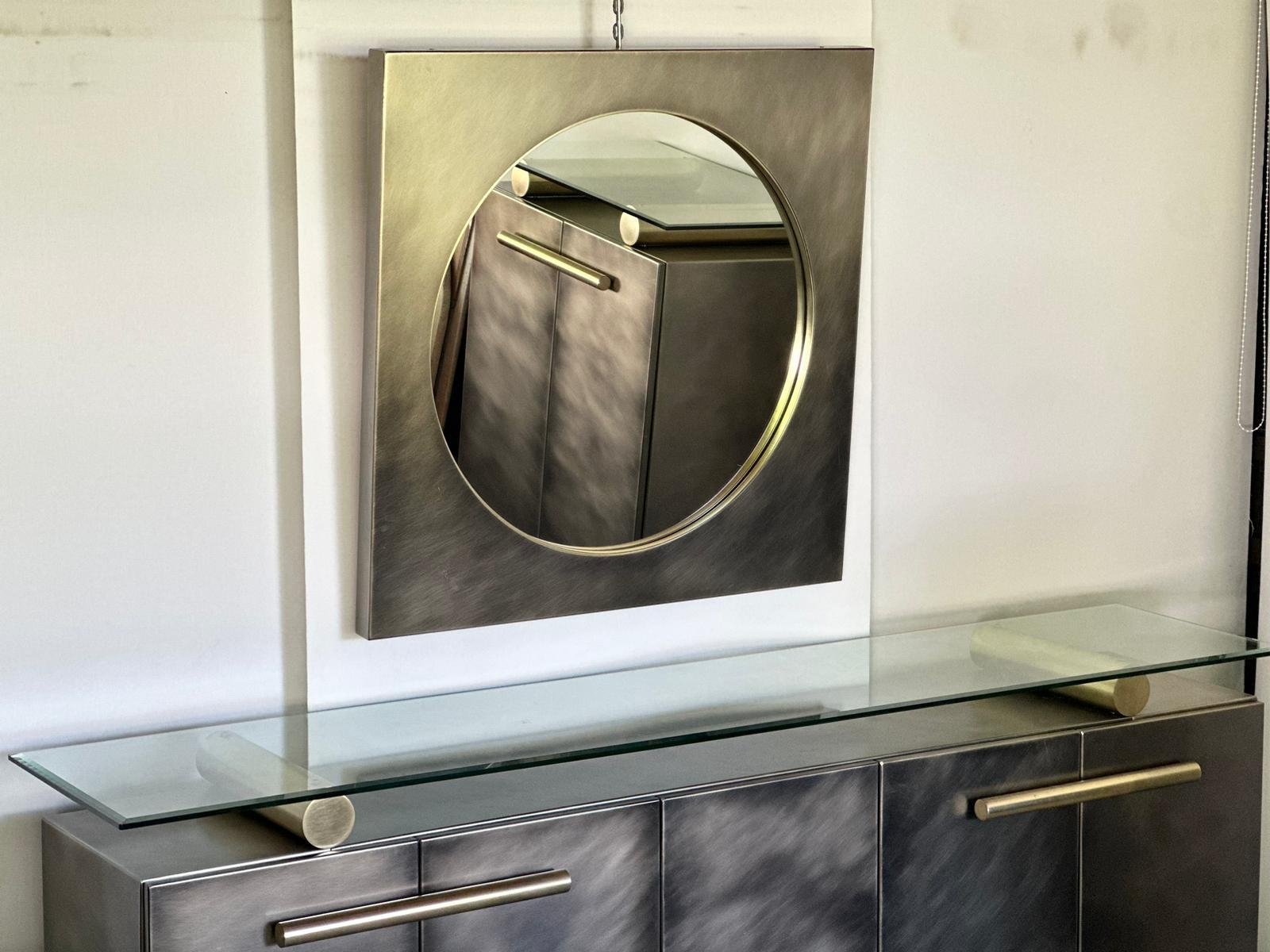 Rarissimo ensamble Belgo Chrom in acciaio inox spazzolato e vetro flottante  Iconico design modernista belga, anni '70-'80

Eleva i tuoi interni con questo straordinario e raro insieme di credenze di Belgo Chrom, la prestigiosa casa di design belga