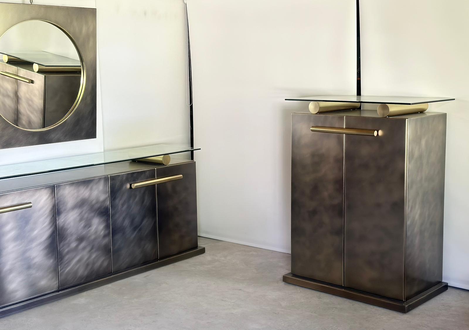 Fine XX secolo Credenza Belgo Chrom con mobile e specchio in acciaio inossidabile spazzolato, anni '80 in vendita