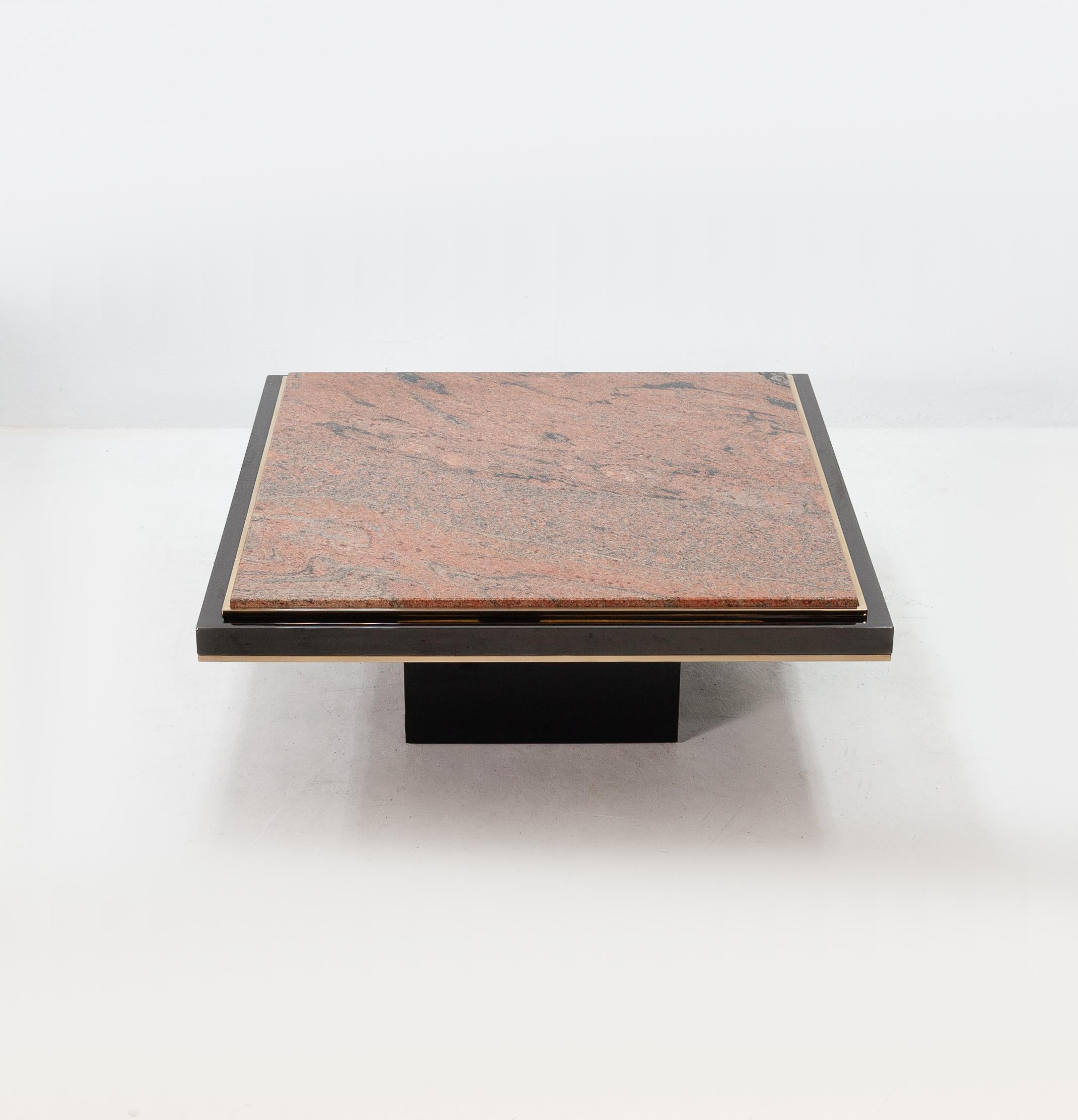 Fantastic square coffee table. Produced by Belgo Chrome. Belgie 1970s. Black Aluminum frame. With a 23-carat gold trim. Comes with a Red color marble top. Great looking table, in a good condition.

   
