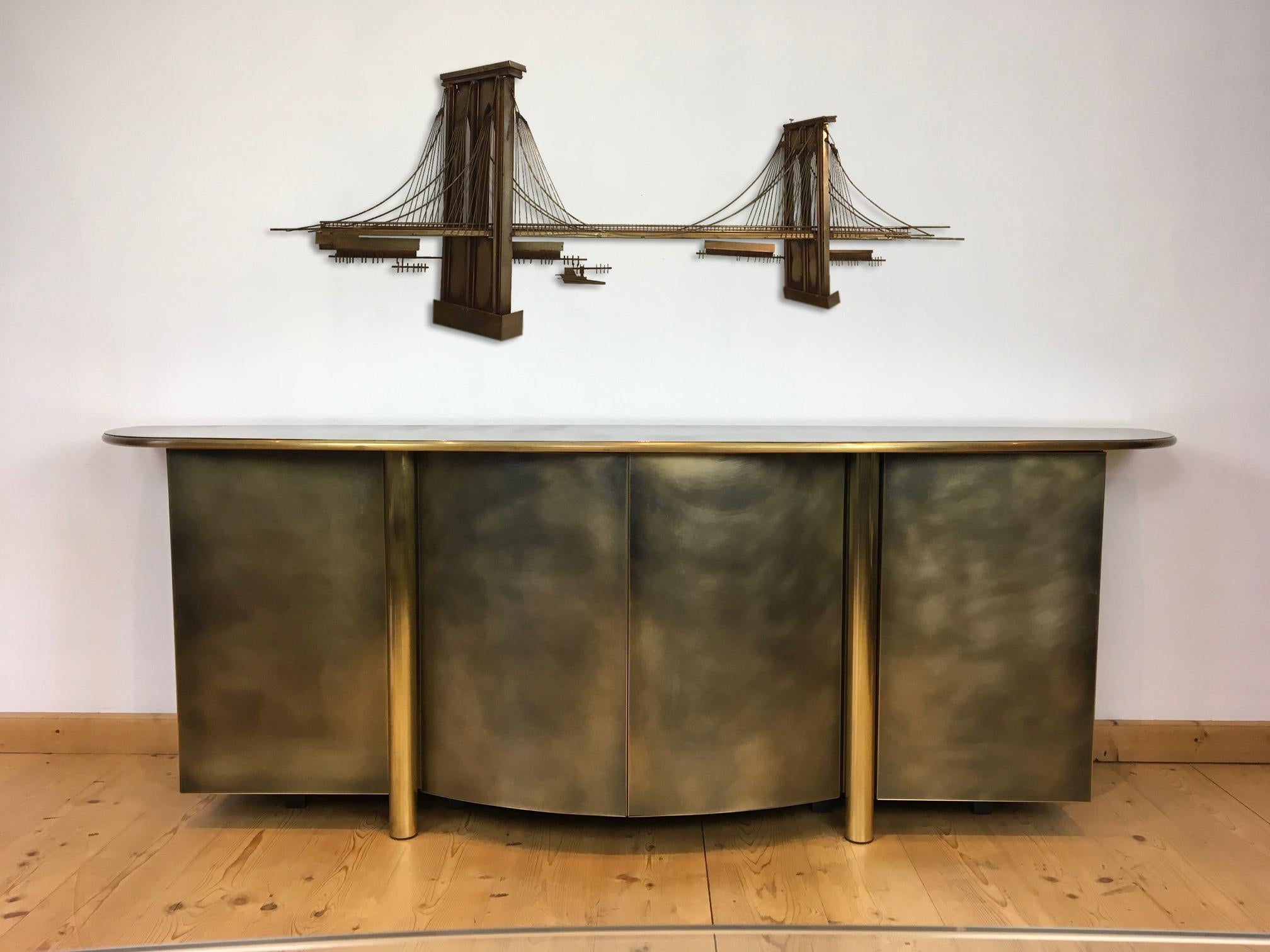 Copper with brass sideboard by Belgo Chrome - Belgochrom Belgium.
This high quality glamorous bicolor sideboard, credenza or buffet cabinet by Belgo chrom
has 4 doors with a push open system with inside wooden shelves. The top of the cabinet is