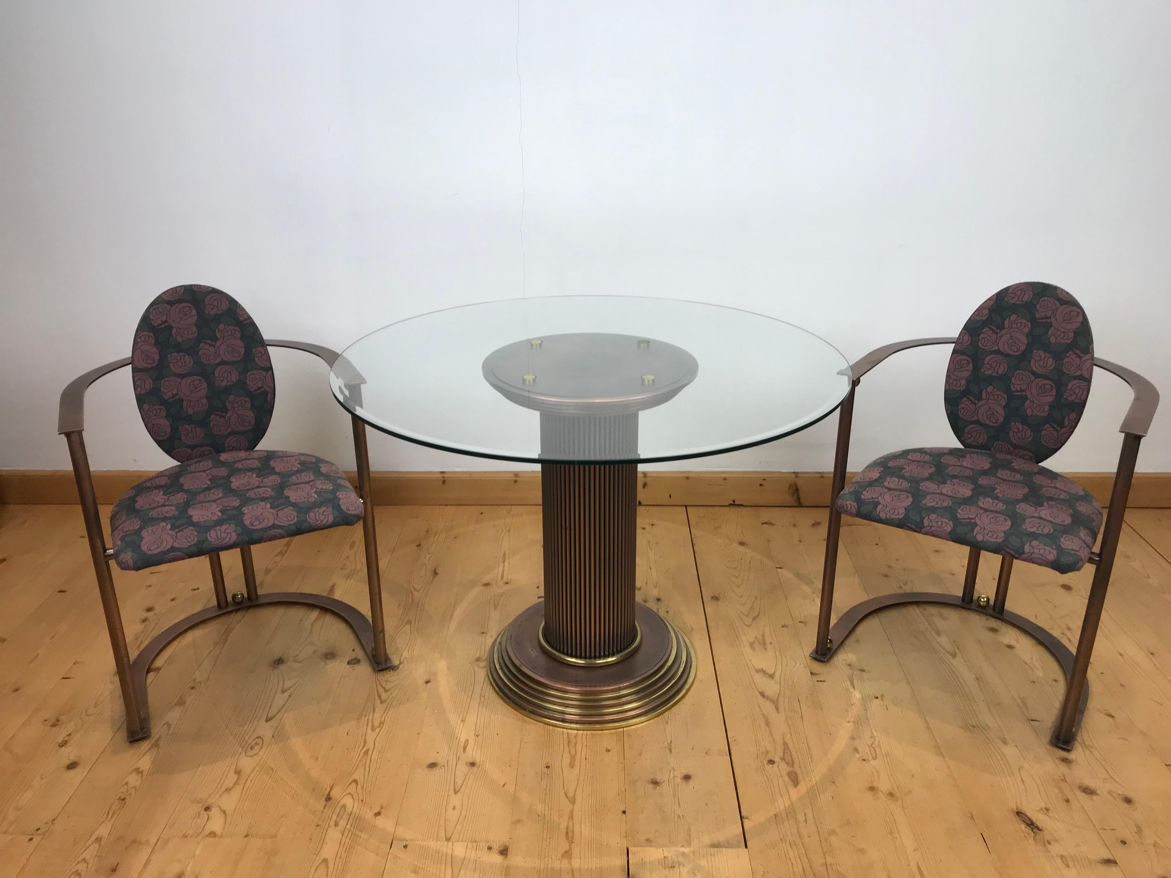 Belgo chrome set consisting a table with 2 chairs - 2 armchairs
Belgo Chrome is a Belgian brand which was known for high quality handmade luxurious furniture like cabinets, tables, chairs, showcases, mirrors, lighting etc mainly made from metal.