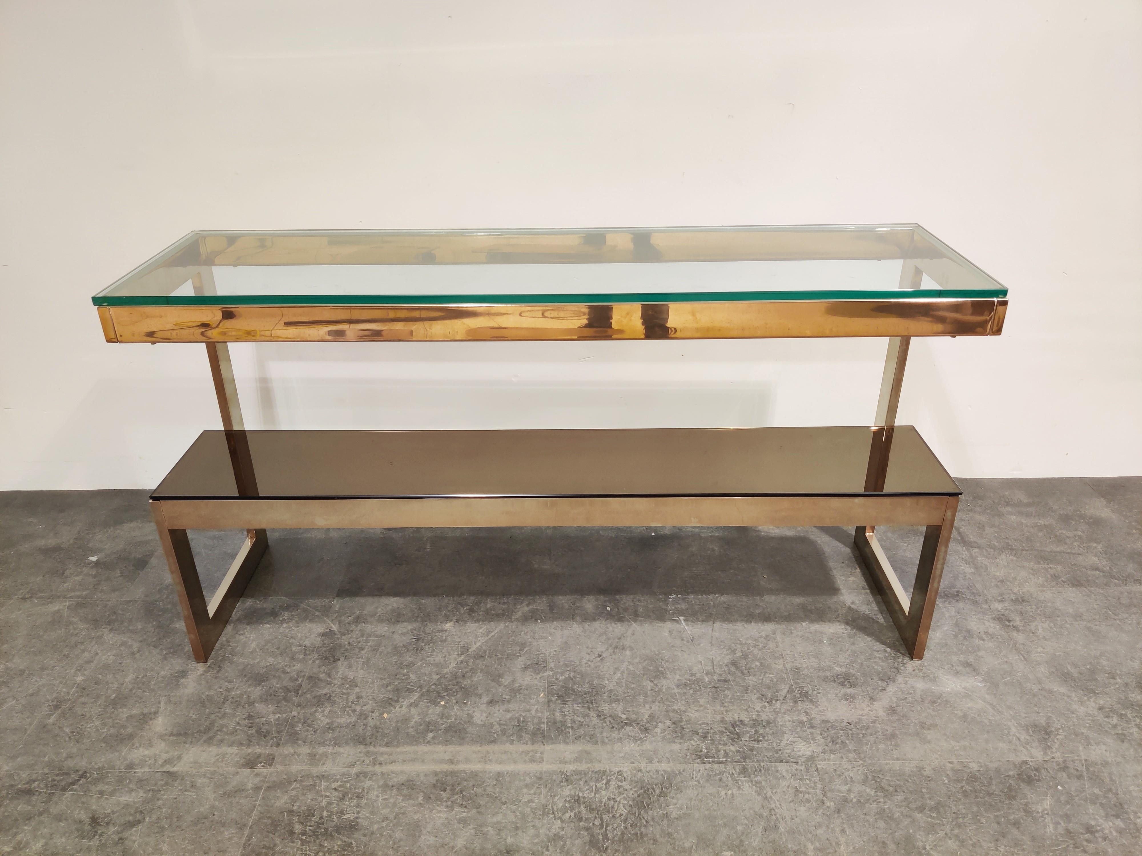 23-karat gold layered 'G'-shaped console table produced by Belgochrom.

The table has smoked glass and clear glass tops

Good condition,

1970s, Belgium

Measures: Height 74cm/29.13
