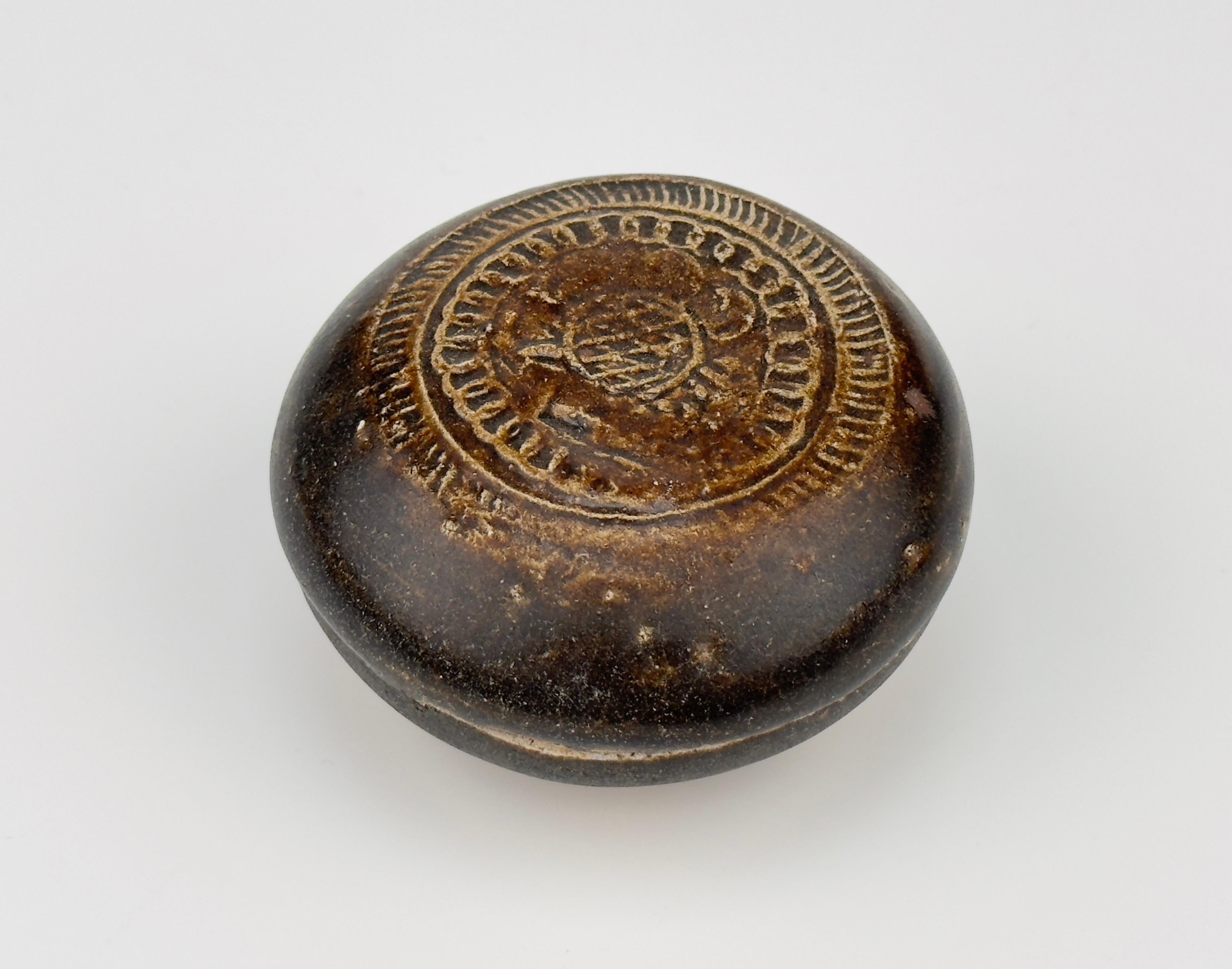 Glazed Belitung ship, stoneware box with embossed pattern, Tang Dynasty. For Sale