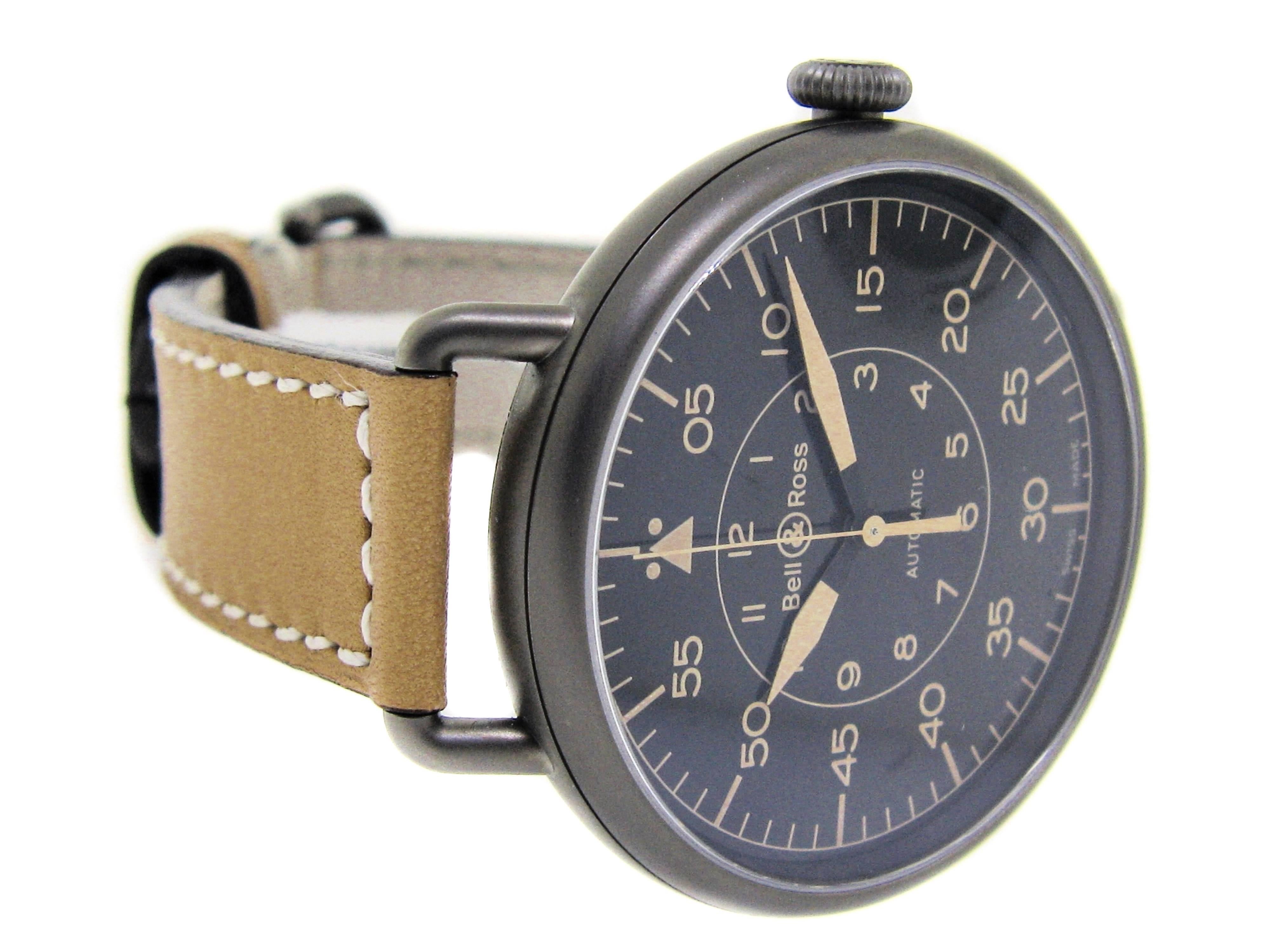 The Vintage WW1 (Wrist Watch 1) pays tribute to the first wristwatches worn by pilots in the 1920s. 
It features distinctive large fob-watch type diameter, wire lugs welded to the sides of the watch and a thin elegant yet strong leather strap.
This