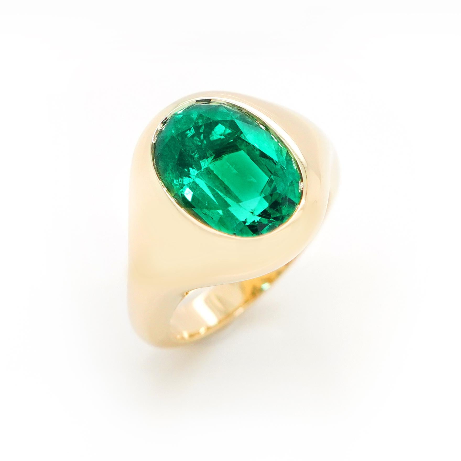 Certified Zambia Emerald Oval 4.853 carats Minor Oil
Certificate # Bell B33773
Gold weight 8.01 gms 
52 mm / US  US 6
Total weight 8.98
Width 1.7cm Height 2 cm
