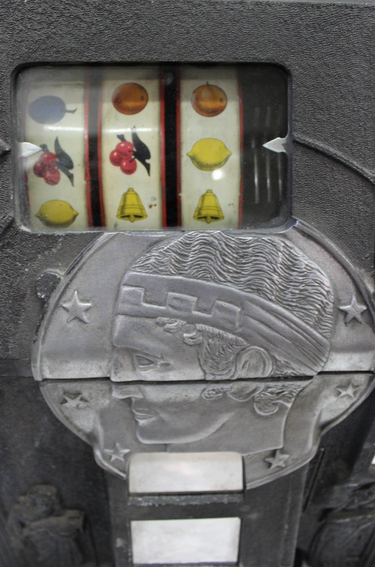 Bell Fruit Gum Company British Coin Operated Slot Machine Watling In Good Condition In Hamilton, Ontario