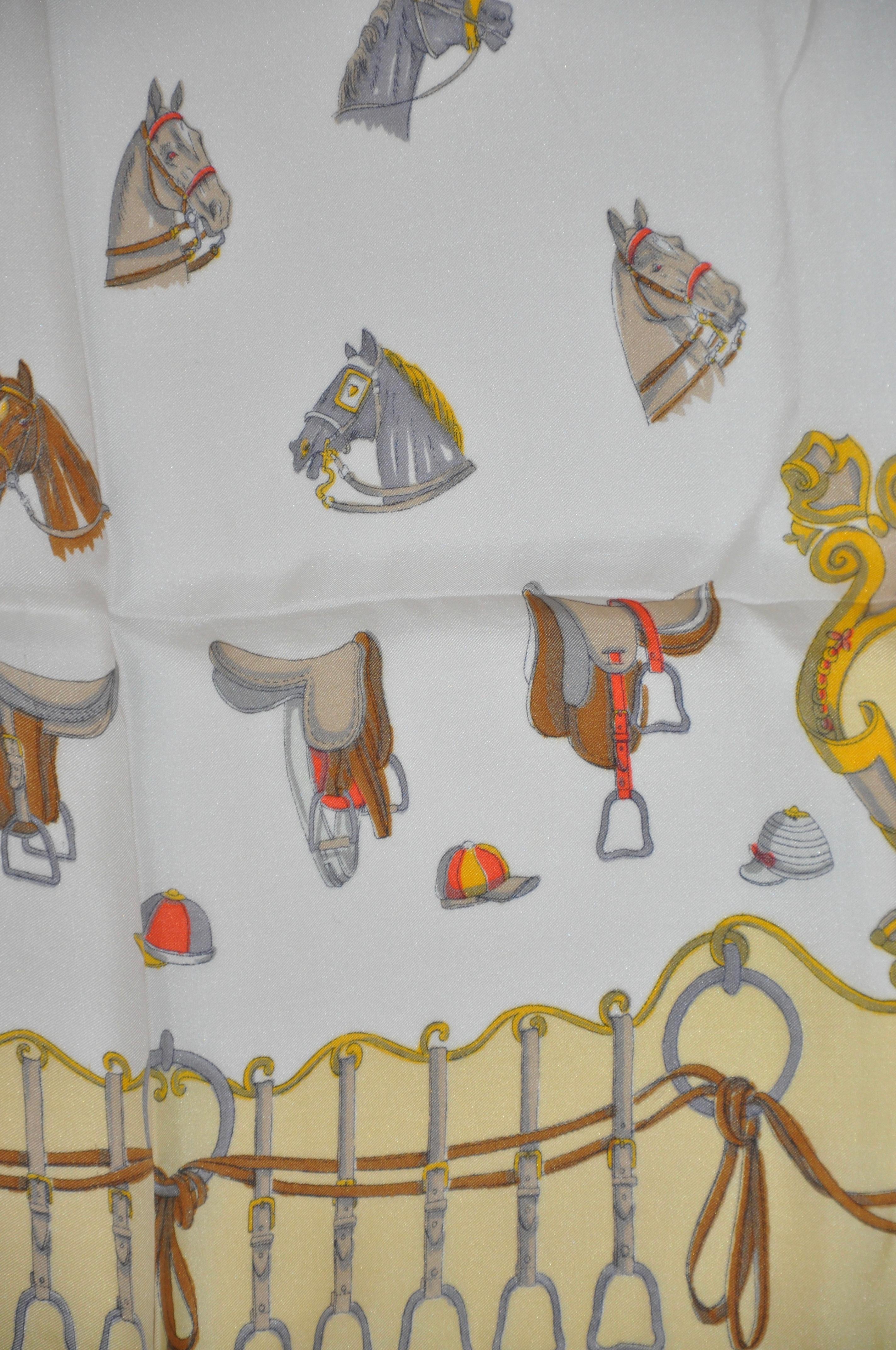 Écharpe en soie crème et beige « Horses & Riding Crops » de Bell Bon état - En vente à New York, NY
