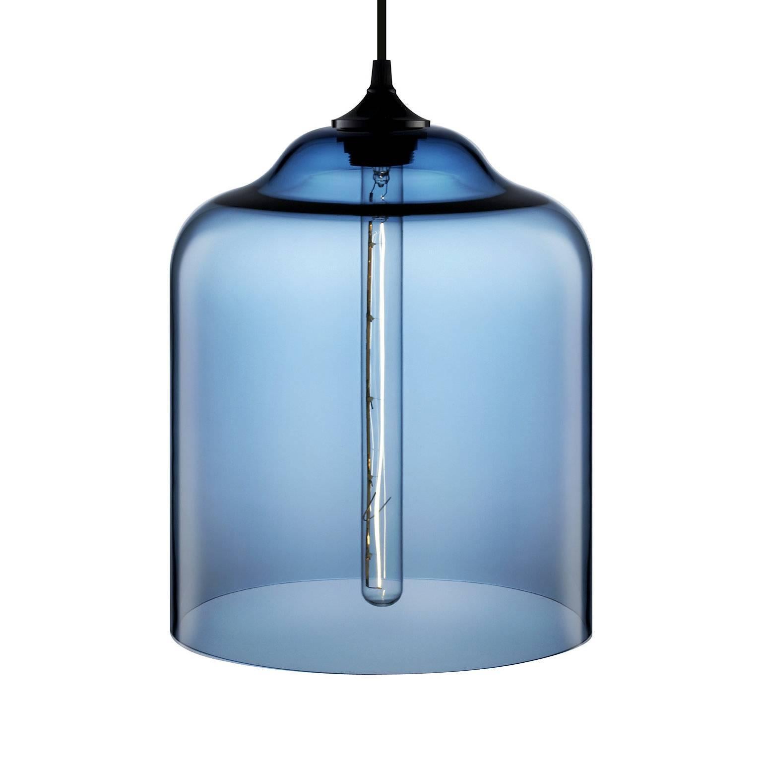 Glockenglas-Hängelampe aus mundgeblasenem modernem Glas in Grau, hergestellt in den USA (amerikanisch) im Angebot