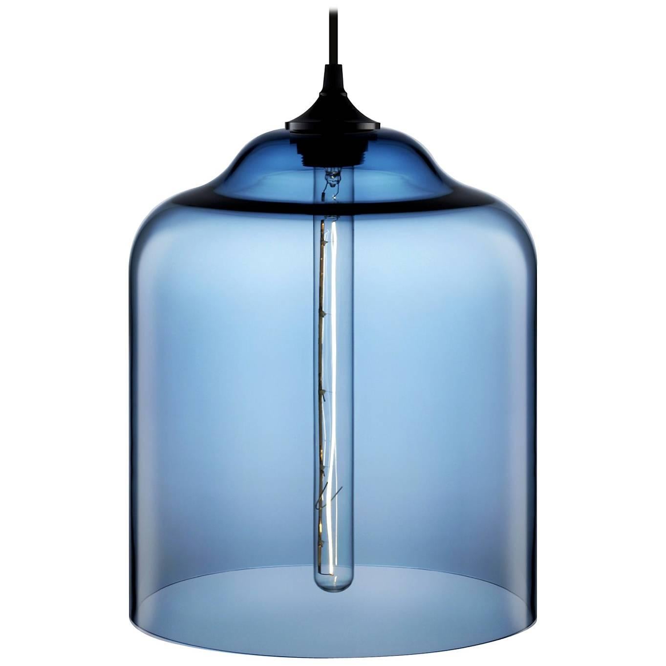 Hängelampe aus mundgeblasenem modernem Glas mit Glockenglas-Saphir, hergestellt in den USA
