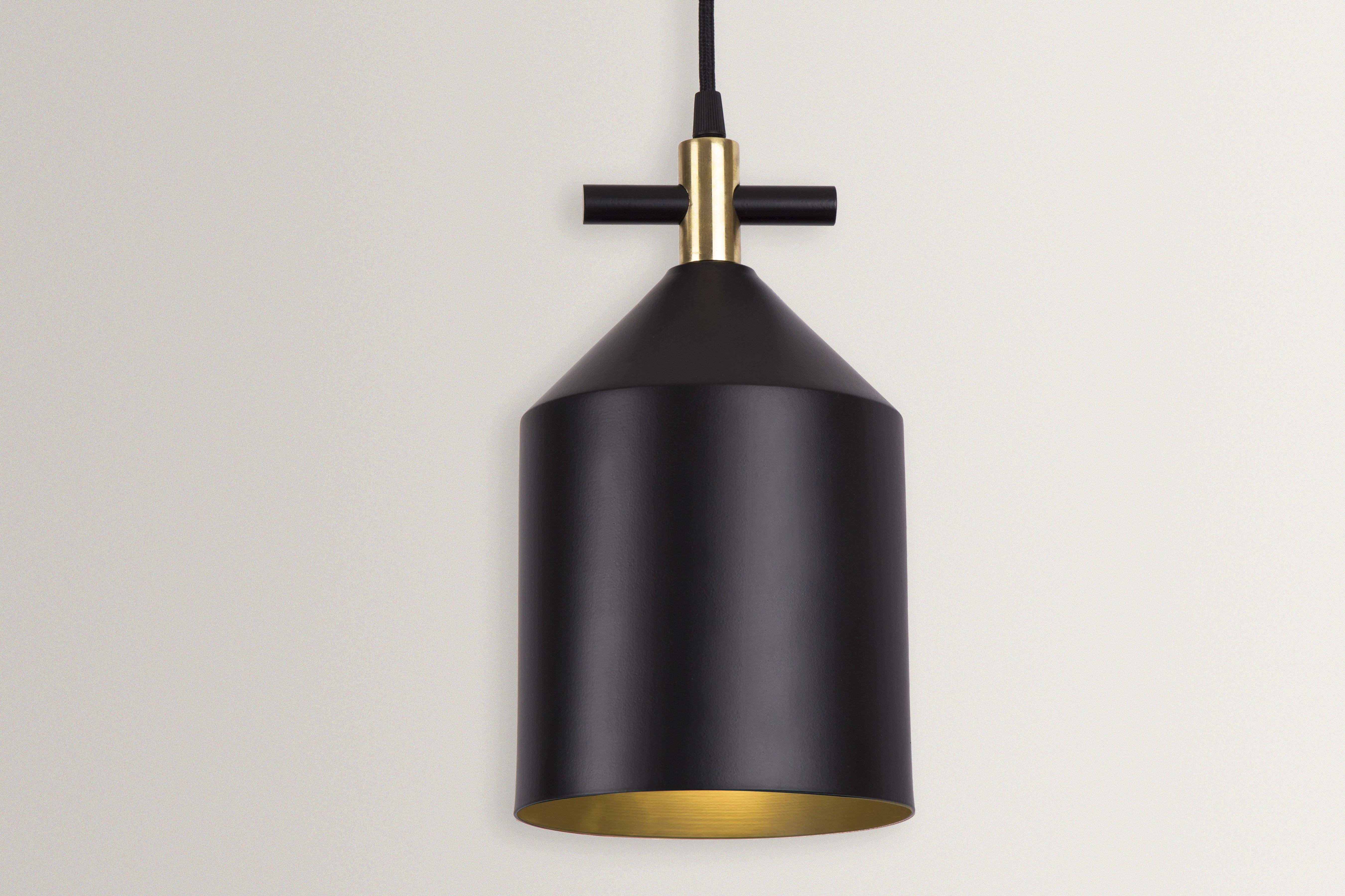 Moderno Lampada a sospensione Bell in ottone di Hatsu in vendita
