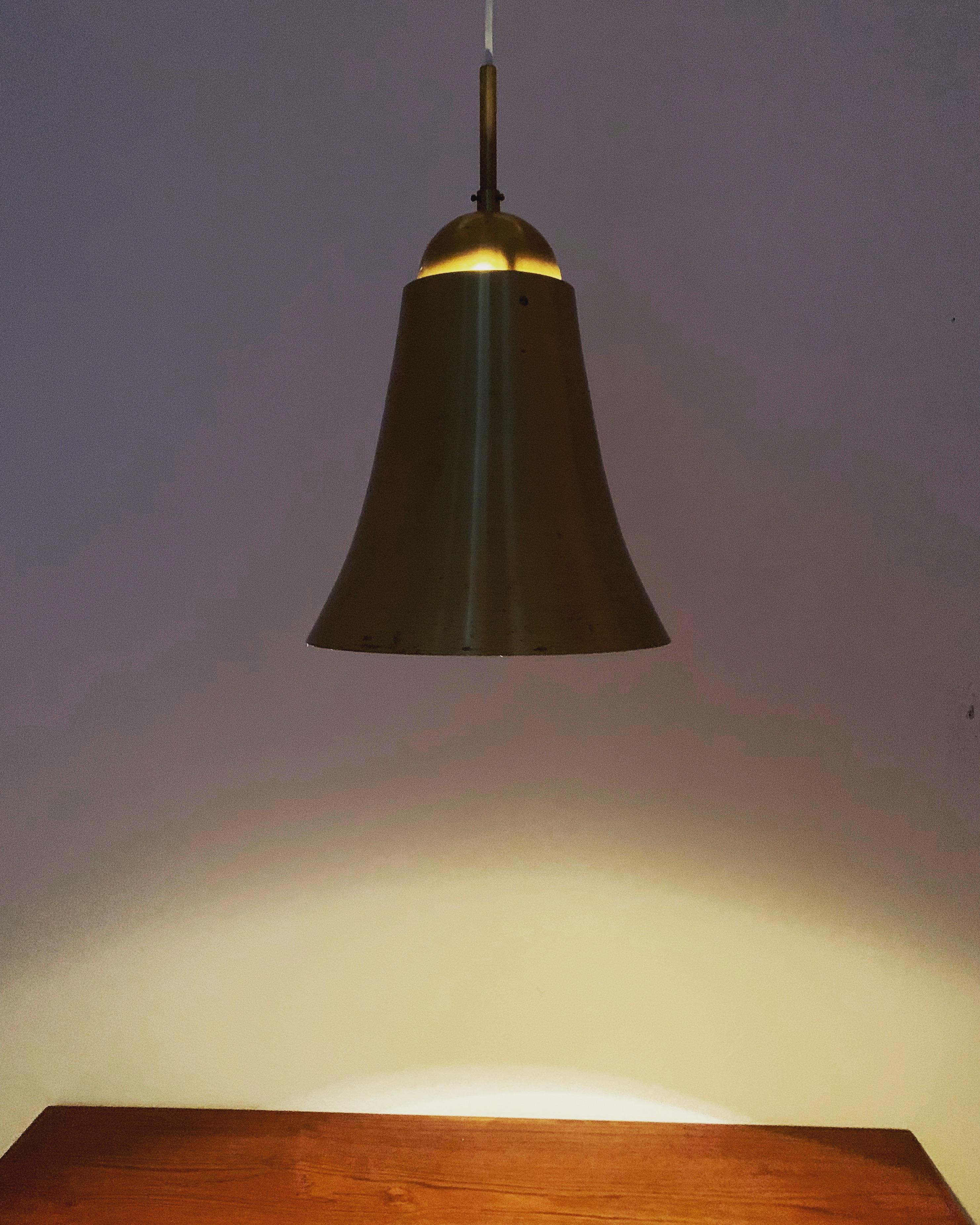 Bell shaped brass pendant lamp For Sale 3