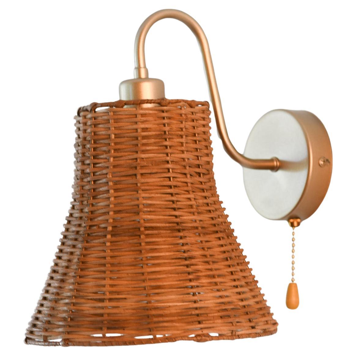 Lampada da parete in vimini a forma di campana