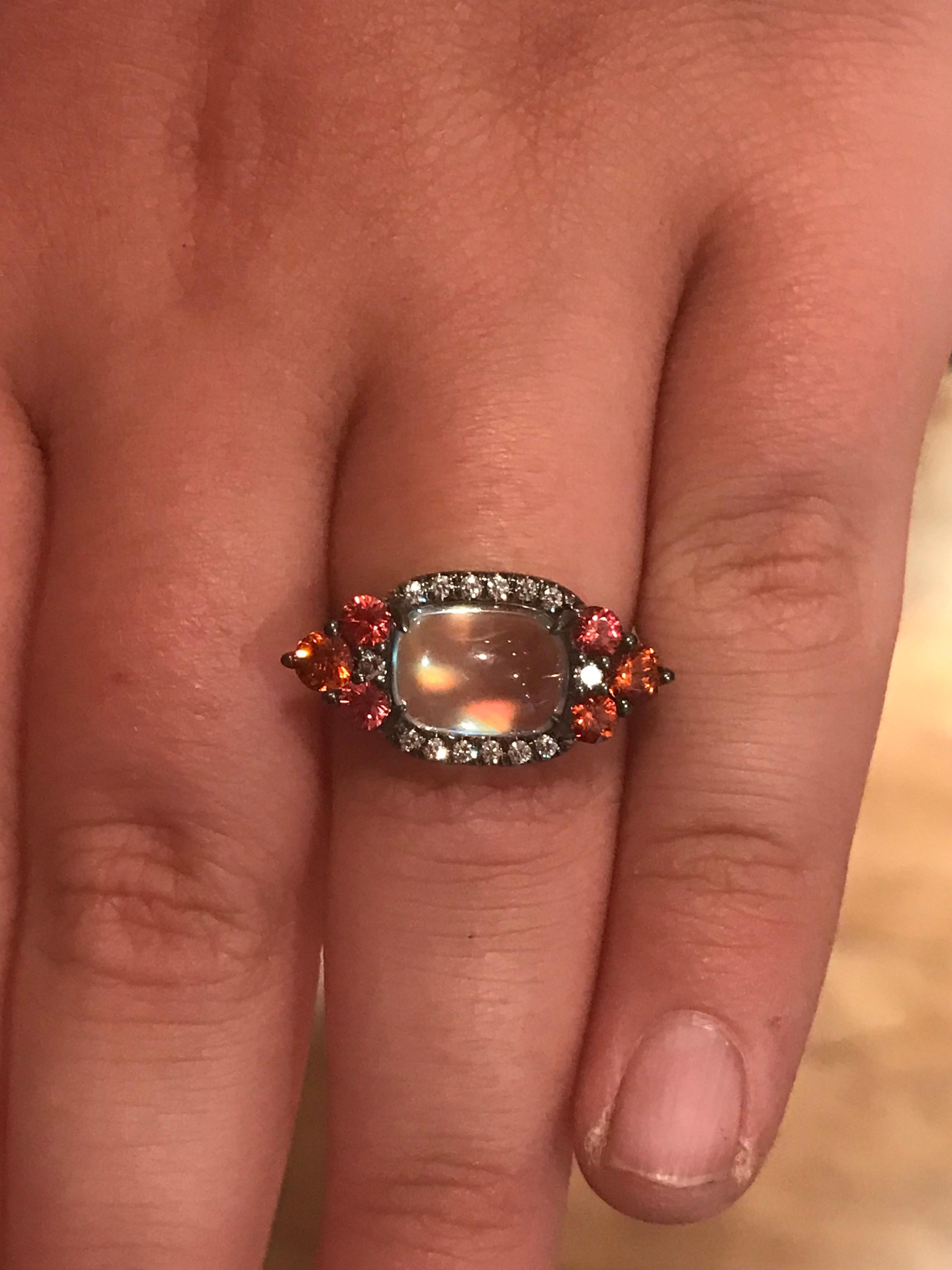 Bella Campbell/Campbellian Rainbow Moonsone Orange Saphir-Diamantring in Gold im Zustand „Neu“ in Morristown, NJ