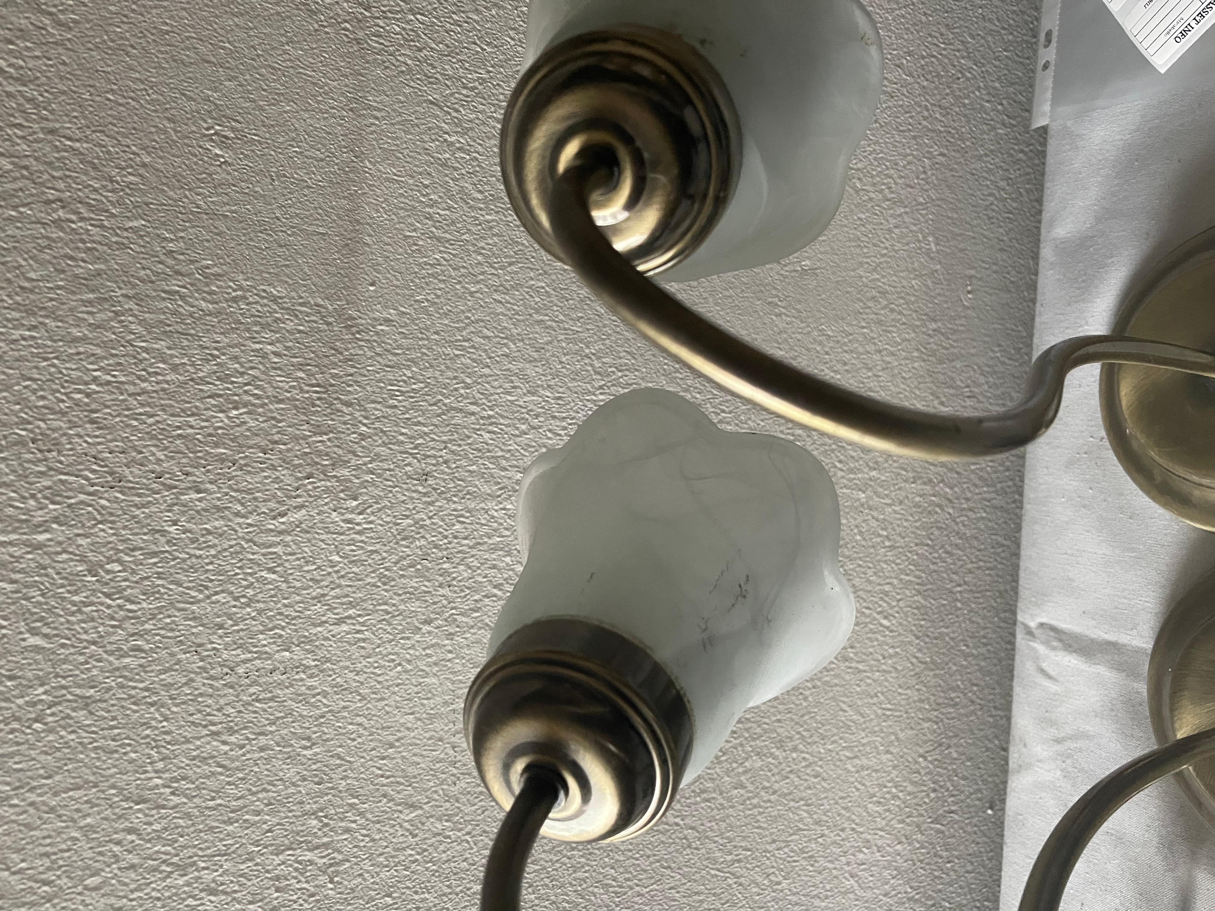 Bella coppia di lampade da tavolo in vetro stile tulip italiano degli anni '80 en venta 4
