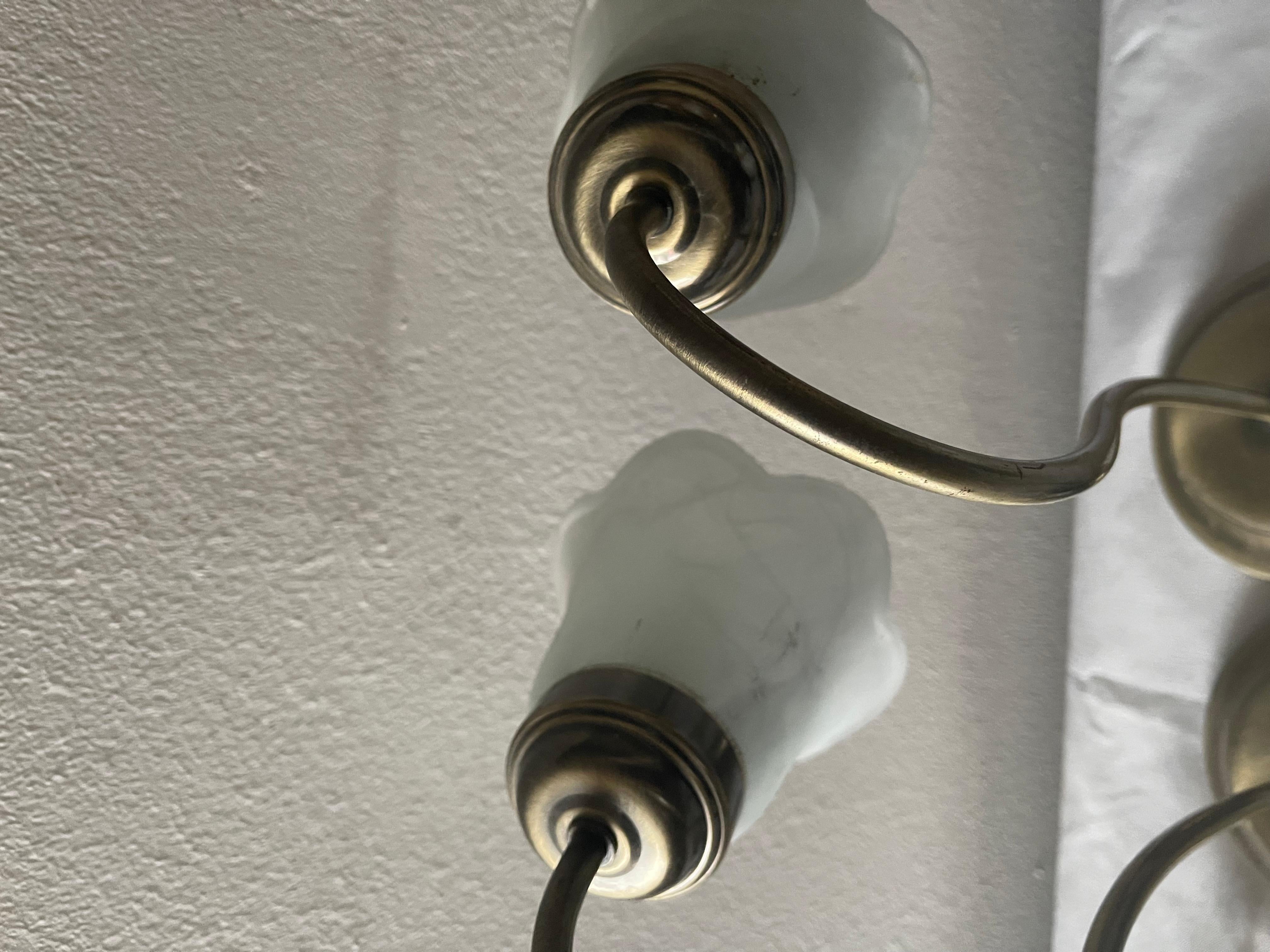 Bella coppia di lampade da tavolo in vetro stile tulip italiano degli anni '80 en venta 5