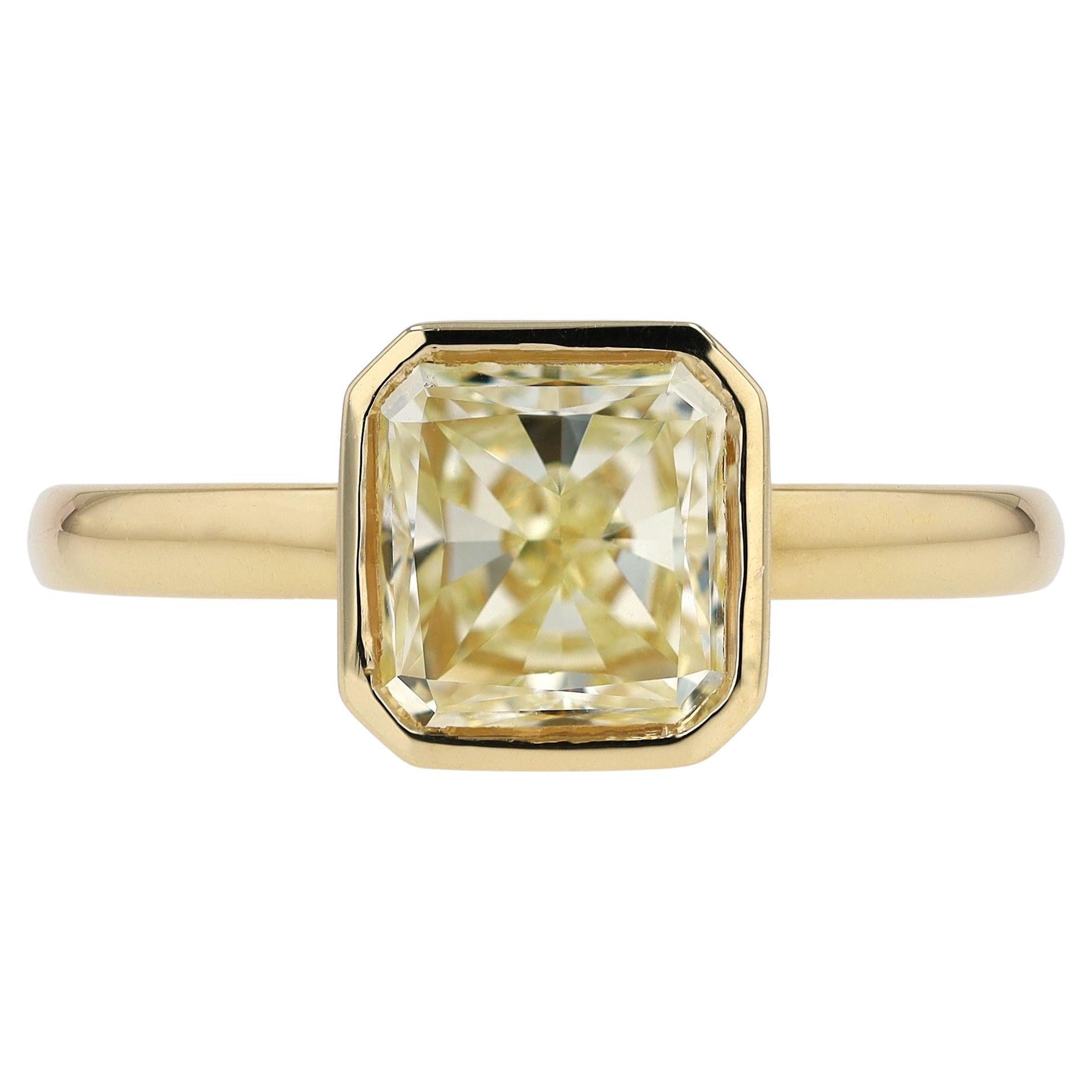 Bella Rosa Estate Jewelers 2.09ct Yellow Diamond Solitaire Engagement Ring For Sale