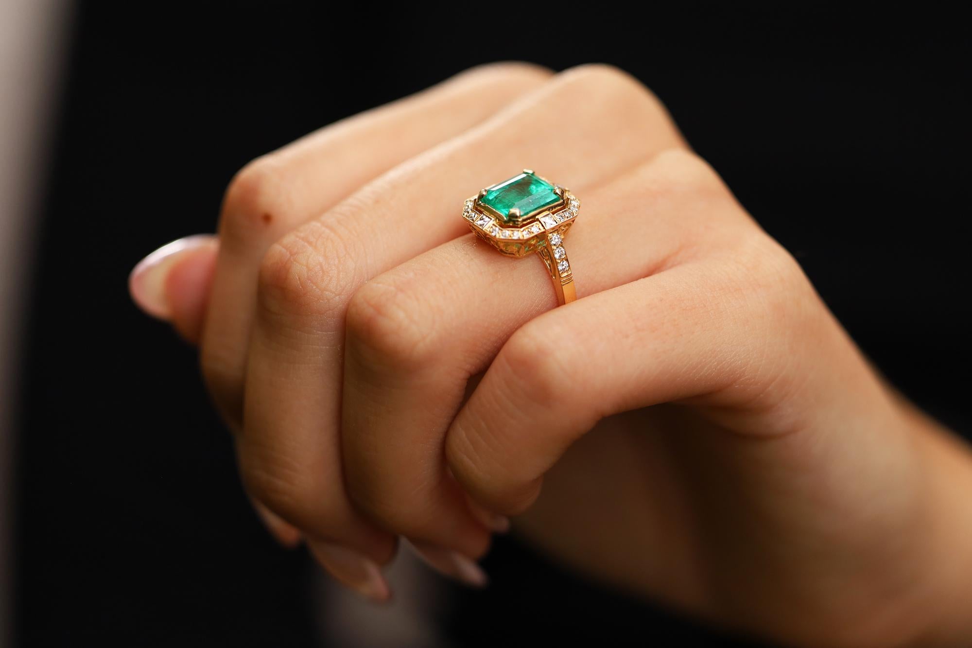 Women's or Men's Bella Rosa Jewelers GIA Certified Colombian Emerald Art Deco Style Ring For Sale