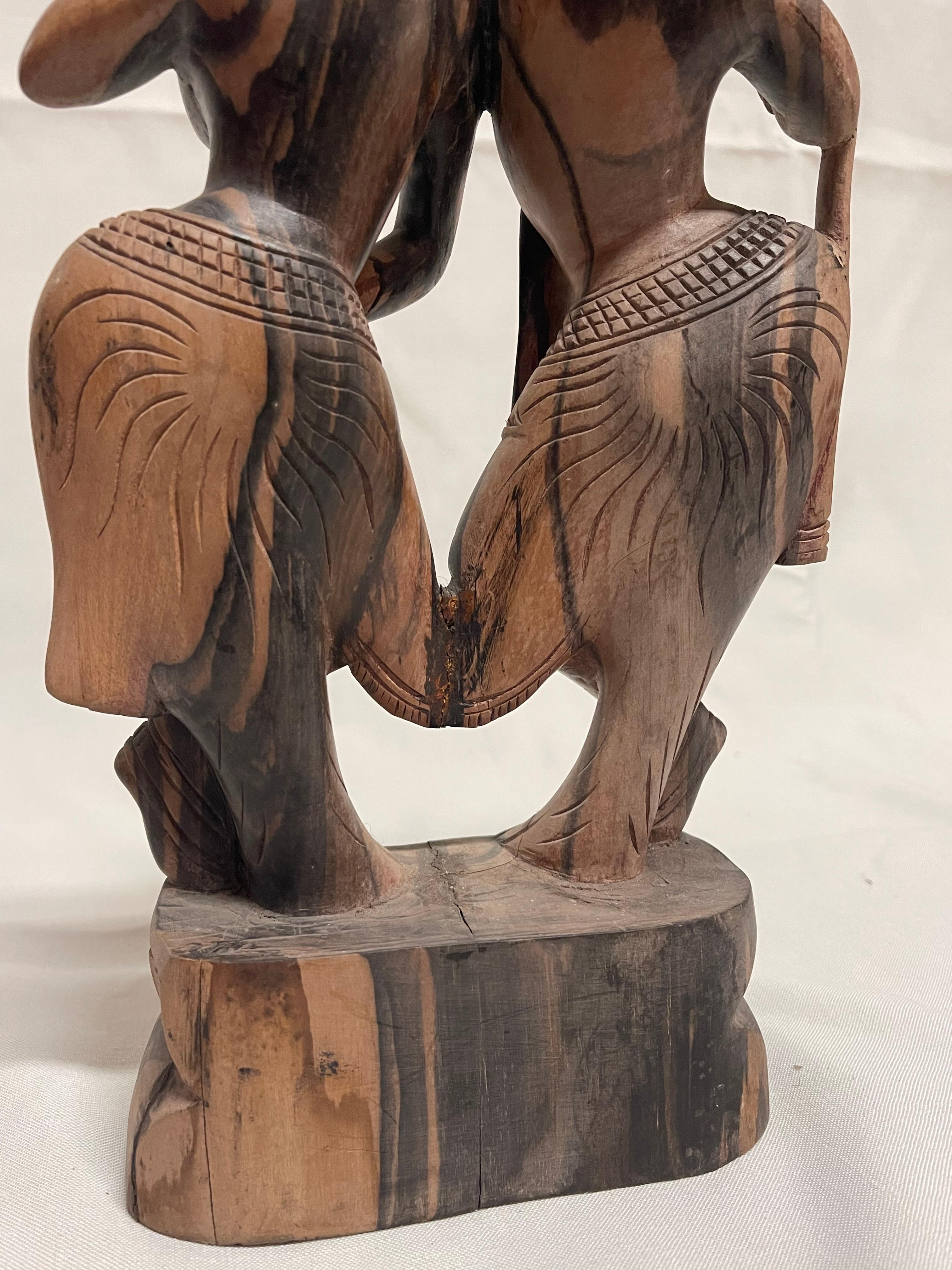 Belle sculpture hindoue en bois en vente 1