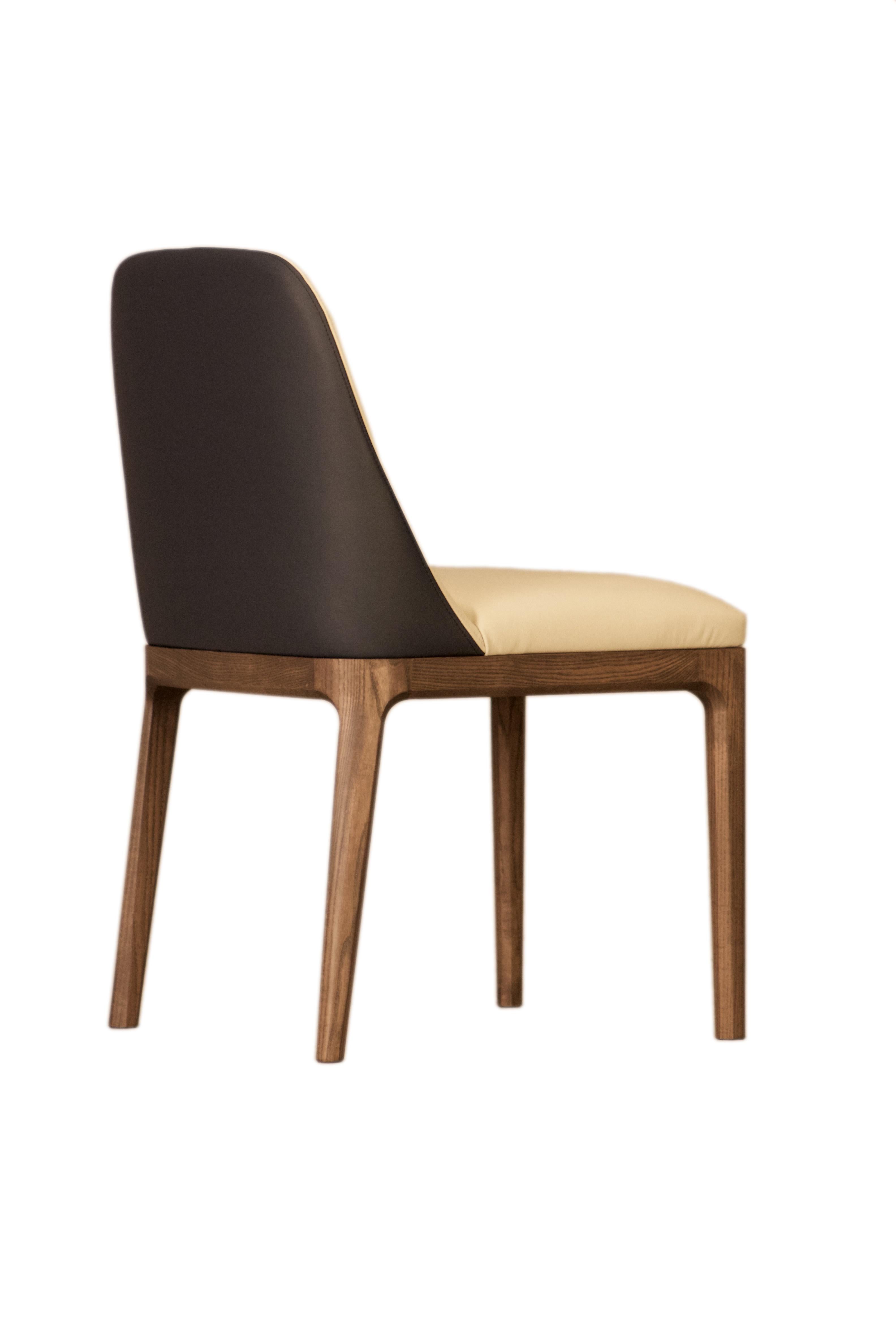 Contemporary style Bellagio dining chair made of ashwood with leather or fabrics upholstered seat.
Design Libero Rutilo