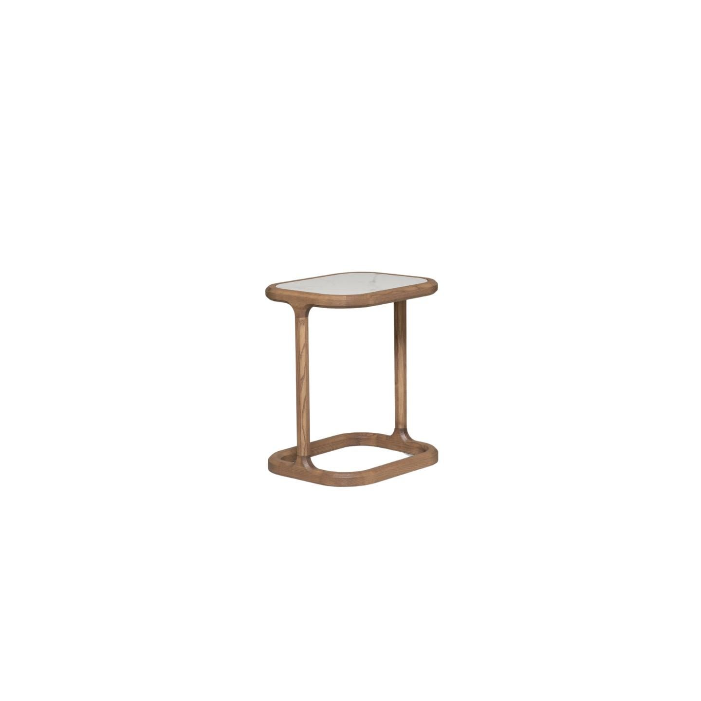 Zeitgenössischer niedriger Tisch aus Eschenholz, entworfen von Libero Rutilo
Der Tisch kann eine Holz-, Glas- oder Steinplatte haben: Verfügbare Steine
Emperador dunkel
Sahara Noir
Pulpis braun
Weißer Calacatta.


 