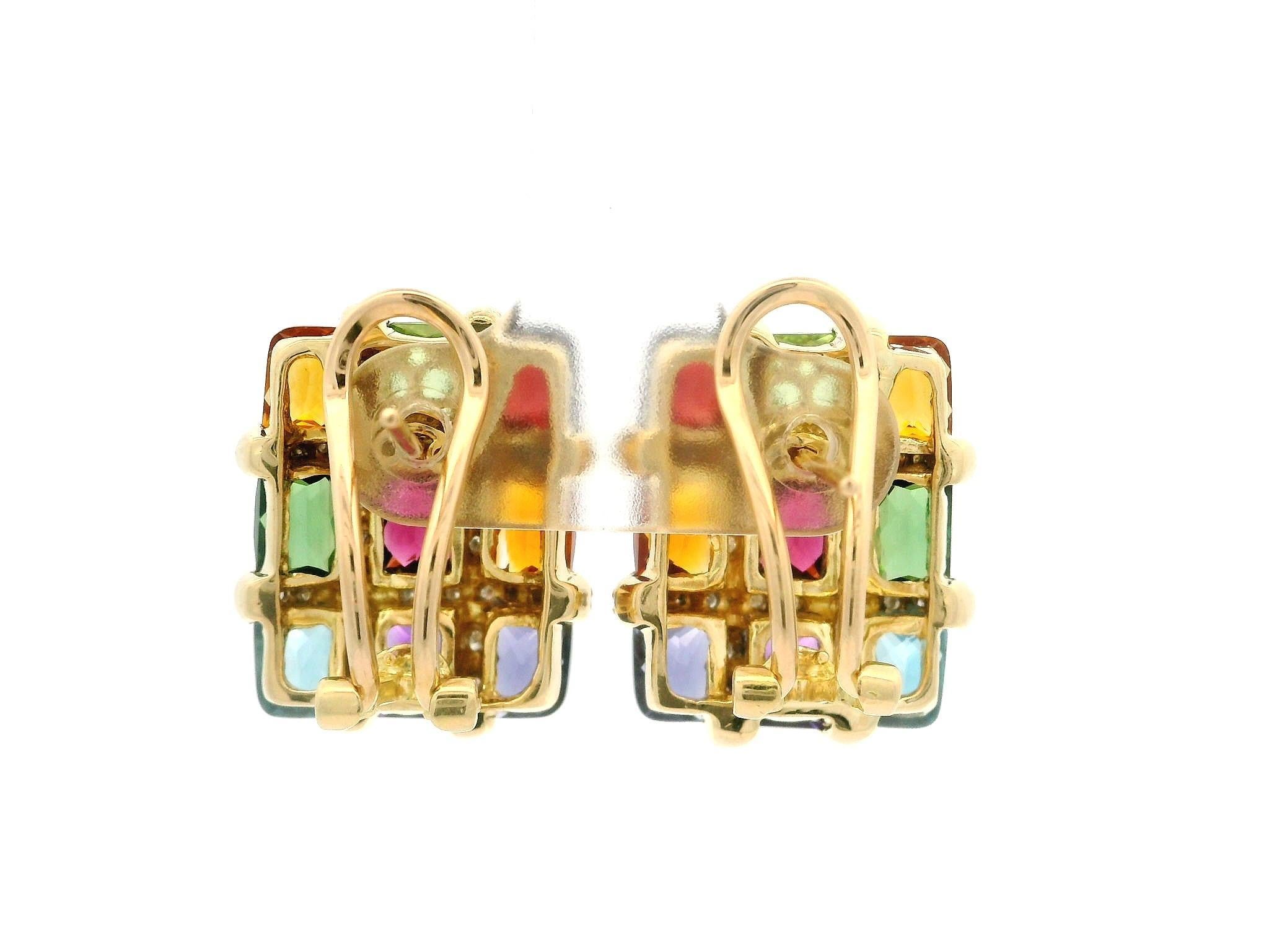 Taglio brillante Bellarri, orecchini a clip Omega in oro giallo 18 carati con pietre preziose e diamanti in vendita