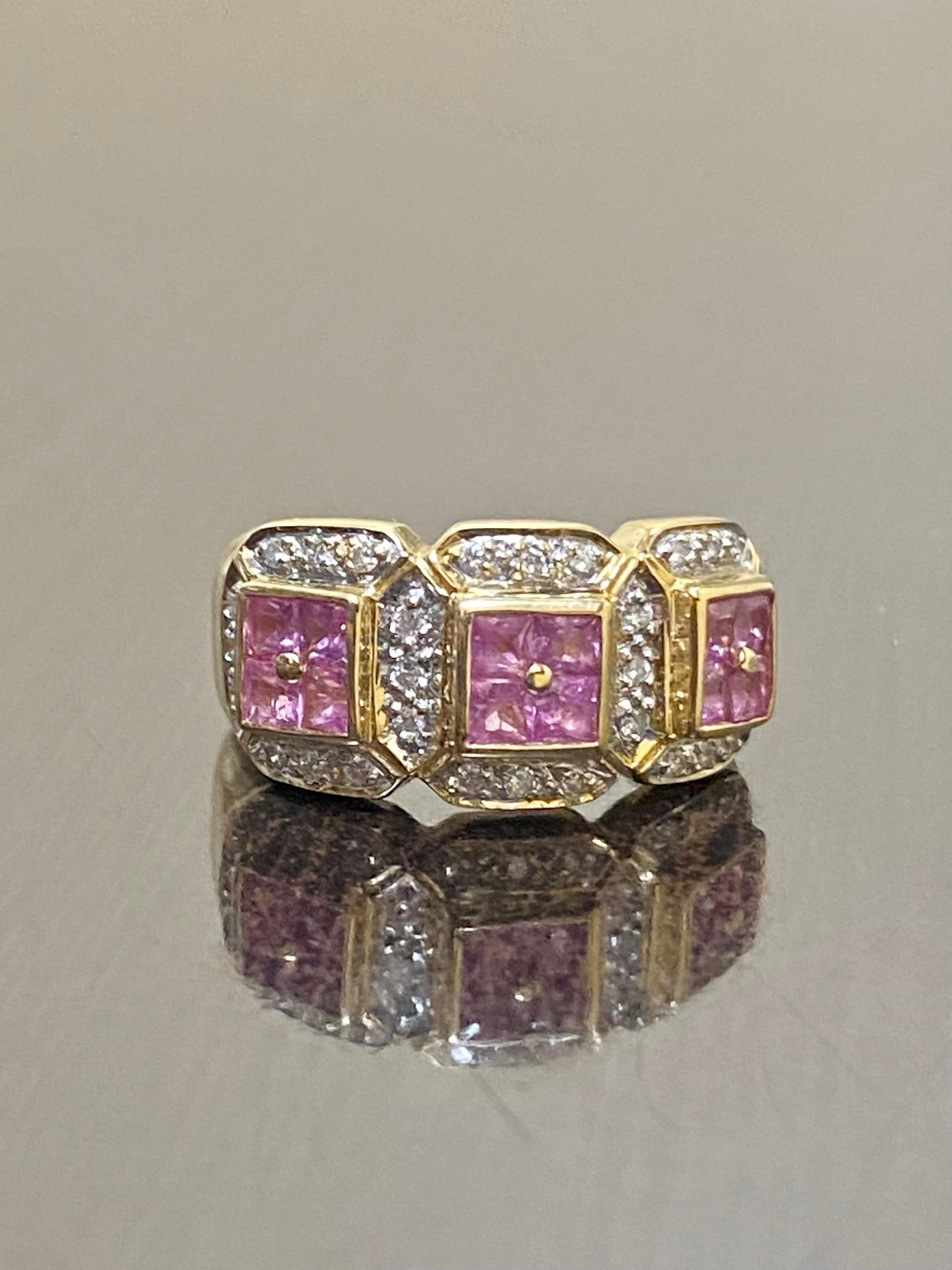 Bellarri Verlobungsring aus 18 Karat Gelbgold mit rosa Saphir im Prinzessinnenschliff und Diamant (Carréschliff) im Angebot