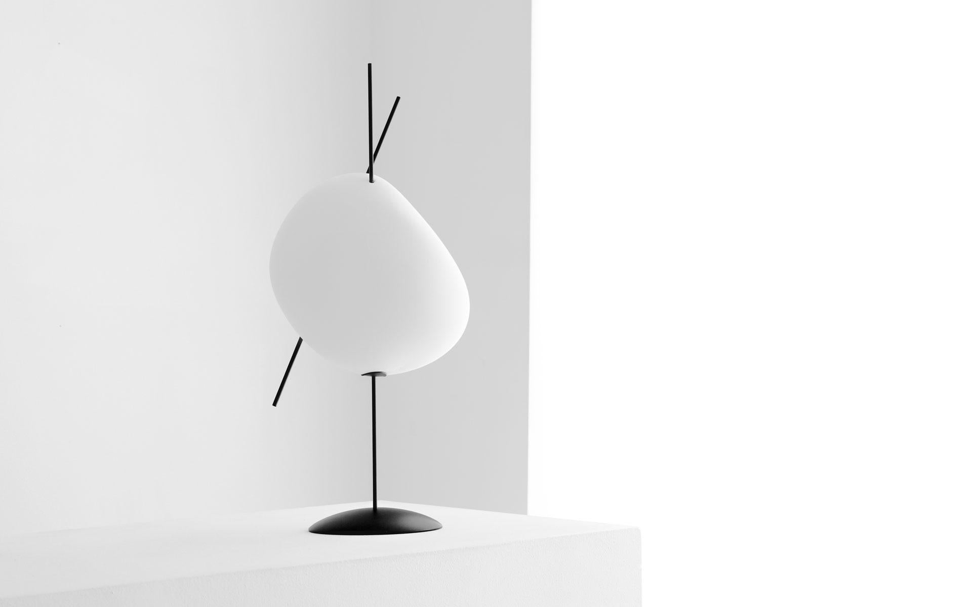 A sculpture by day and a light sculpture by night, “Belle de Nuit” combines the delicacy of the thin metal bars and bisque volumes with the practical and modern lighting technology of a battery powered lamp. 

The choice of materials was crucial