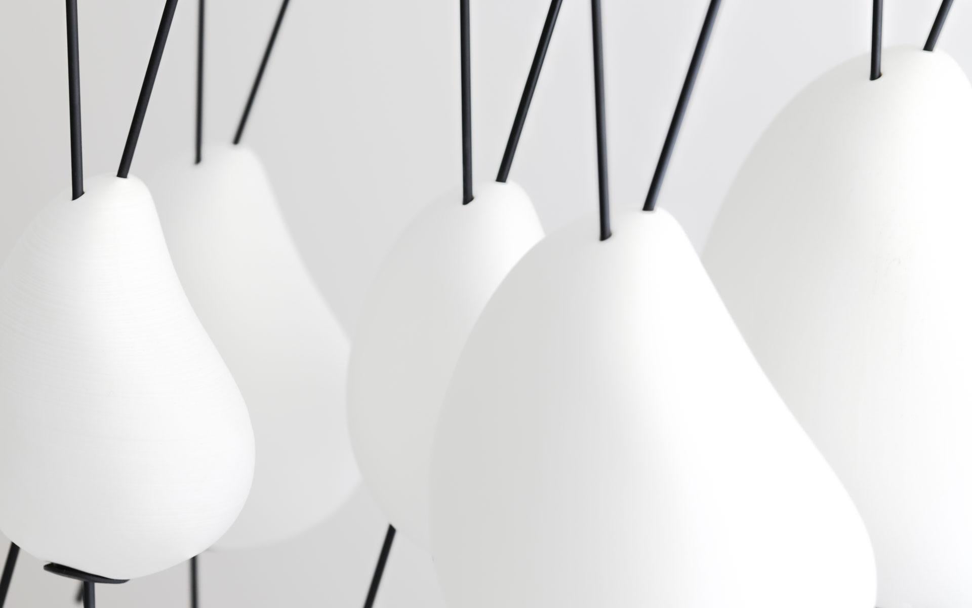 Belle de Nuit, Battery-Lampe aus weißem Porzellan und Metall, XS, YMER&MALTA, Frankreich im Zustand „Neu“ im Angebot in PARIS, FR