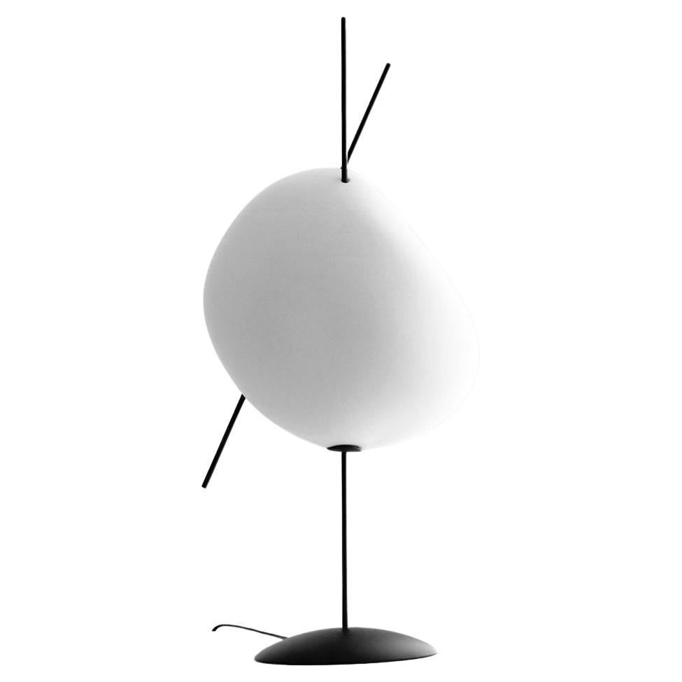 Belle de Nuit, elektrische Lampe aus weißem Porzellan und Metall, L, YMER&MALTA, Frankreich im Angebot
